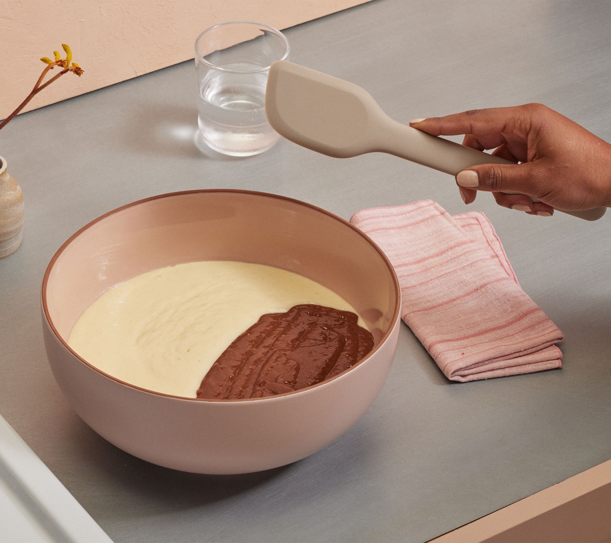 Home and Away - 21 Piece Silicone Baking Set. Get yours now while stocks  last 🍰🧁🛍 Visit our website for more info. Features: - 1x Bundt Pan - 1x  12 Hole Mini