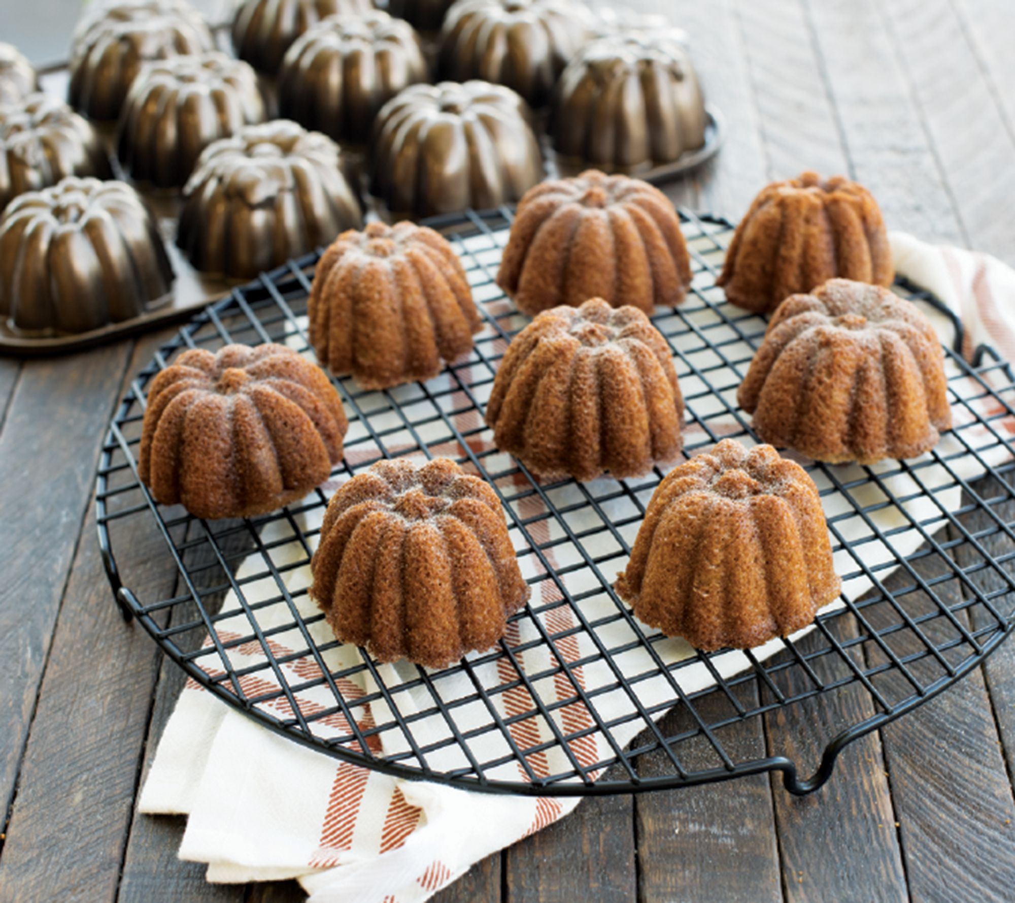 Nordic Ware Pumpkin Patch Bundt Pan, Cast Aluminum, Nonstick