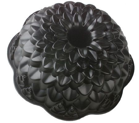 Nordic Ware Cast Aluminum Chrysanthemum Bundt Pan w/Cake Keeper