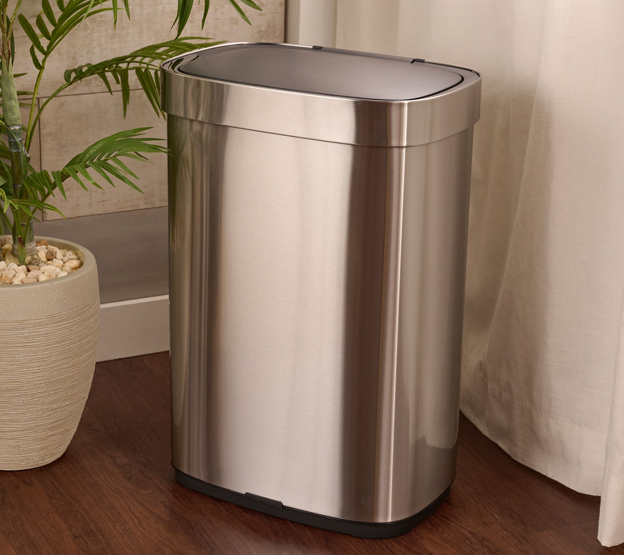  Cella 50-L Stainless Deodorizing Rechargeable Sensor TrashCan