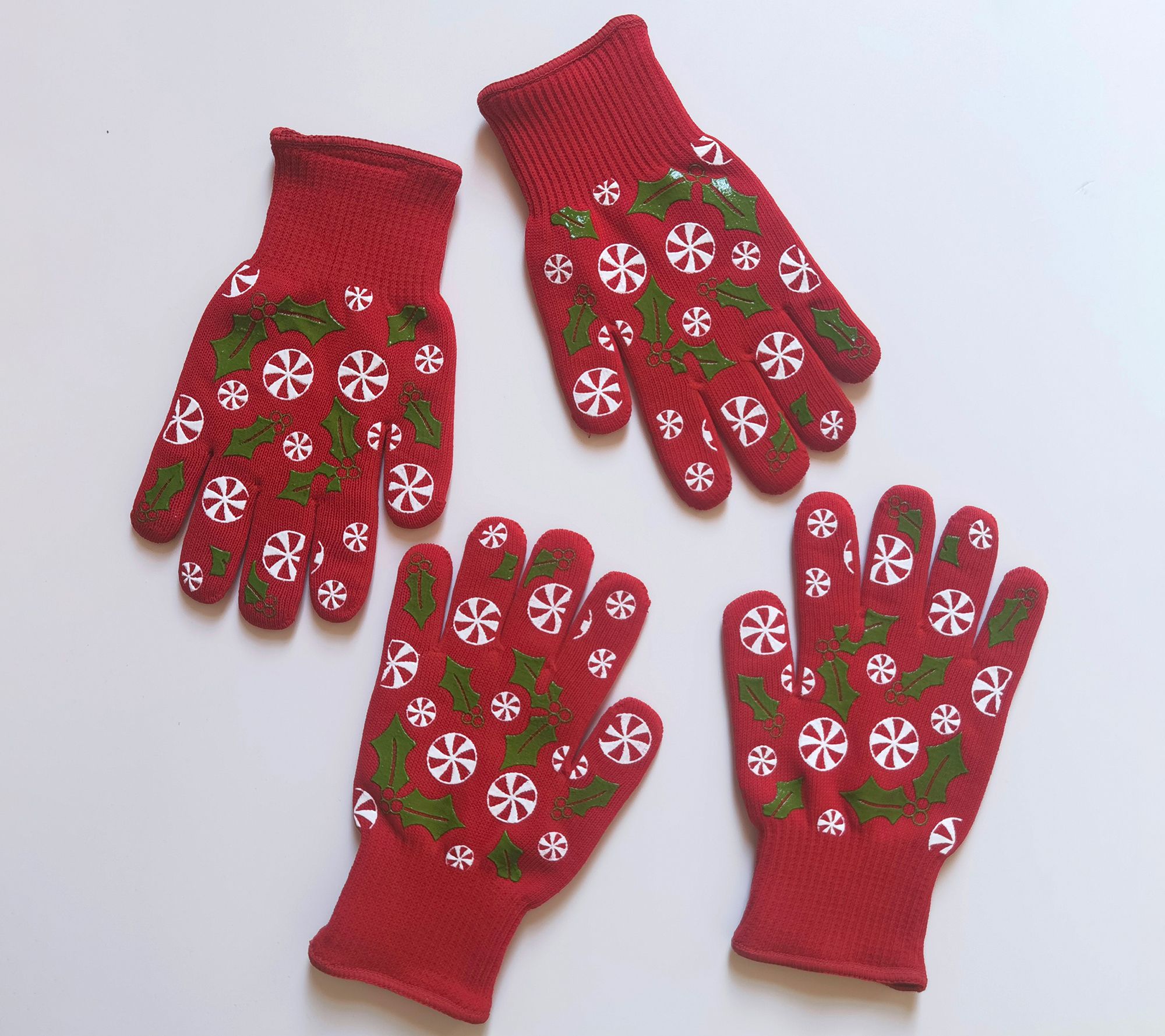 TEMP-TATIONS OVEN SAFE GLOVES w/SILICONE ACCENTS “ICE CREAM CONES