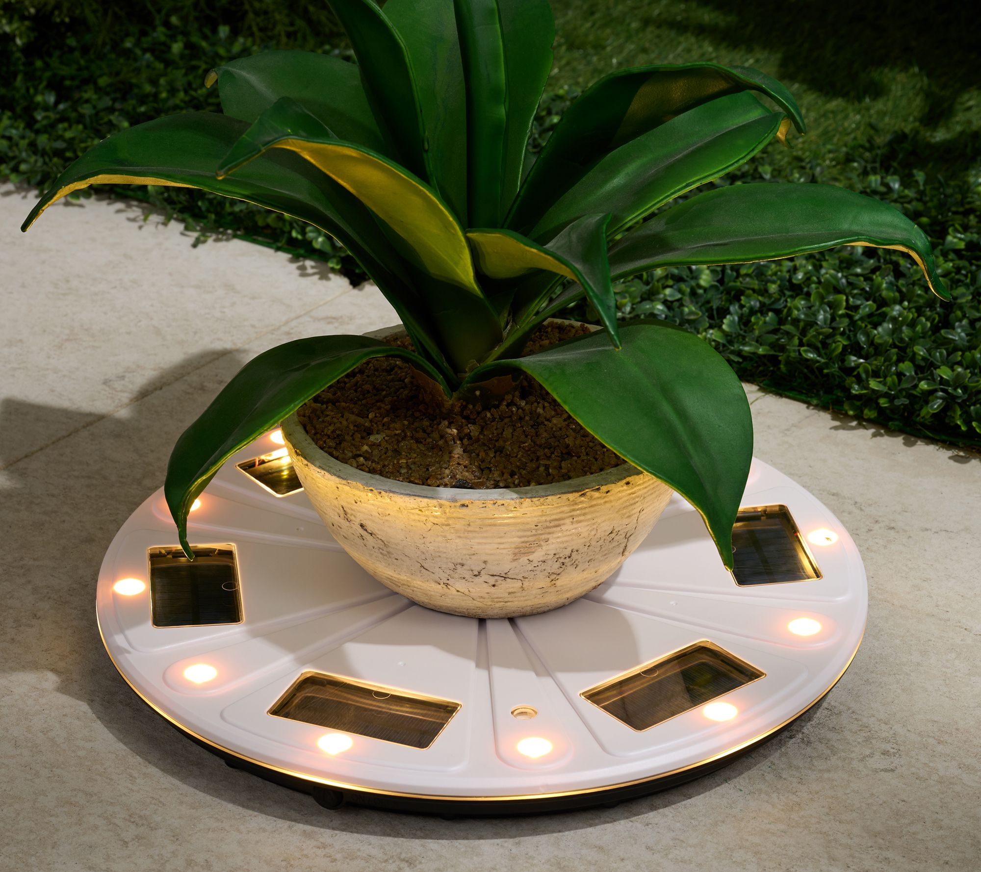 Gama Sonic 15" Plant Caddy with Solar Uplighting