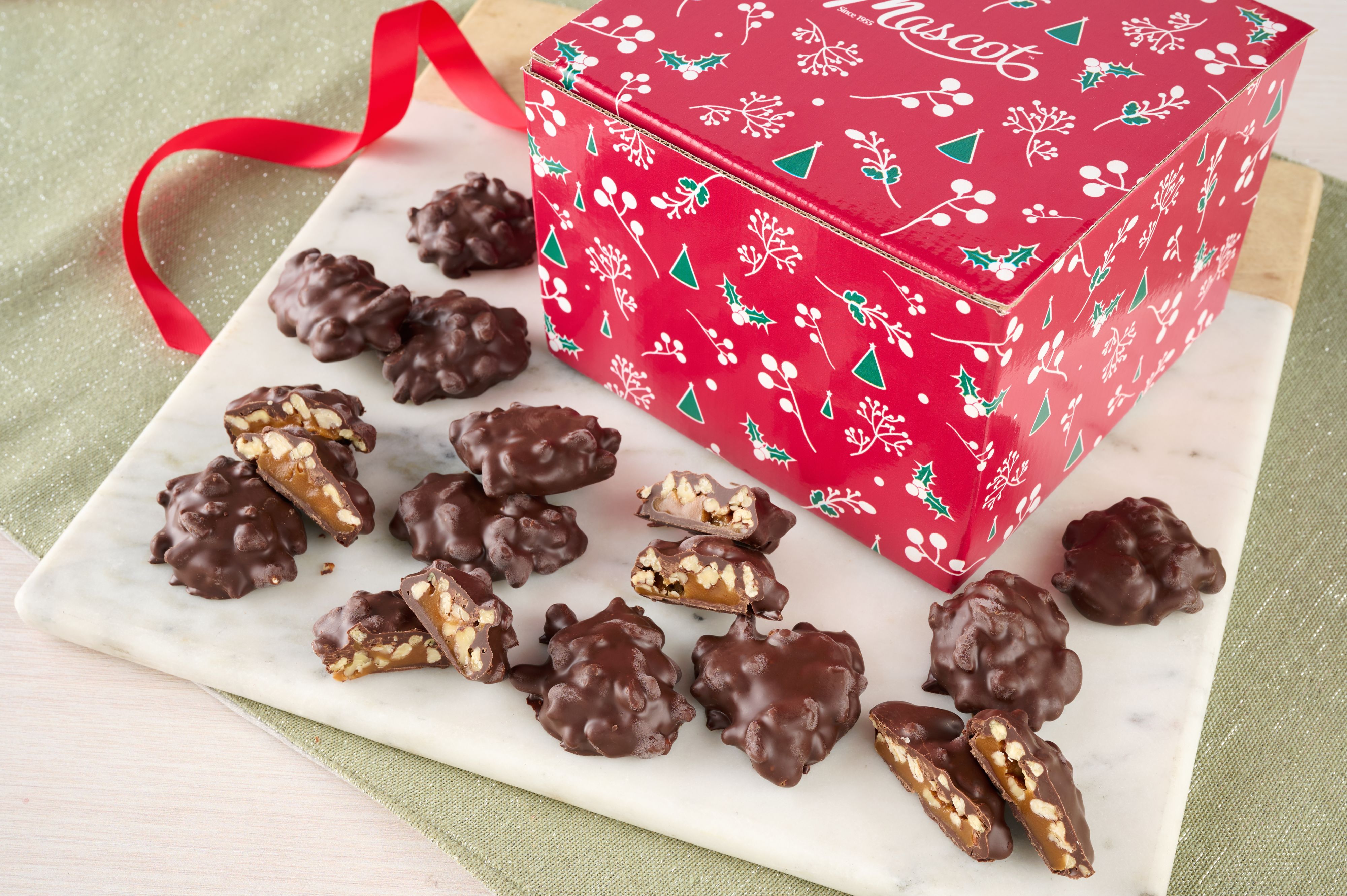 SH11/2 Mascot 1lb Chocolate Pecan Clusters in Holiday Gift Box