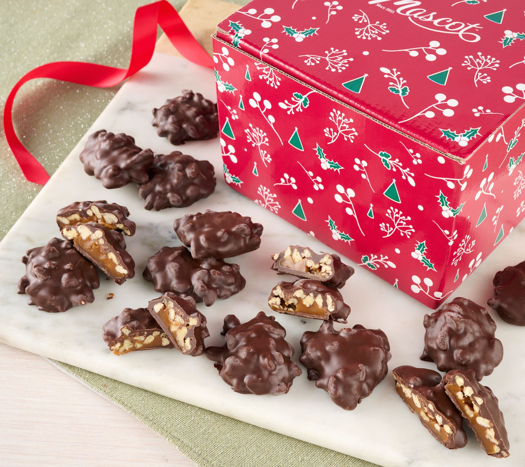 ✨choco ribbon☆様 バスアンドボディワークス 12点①✨ SH11/23 Mascot 1lb Chocolate Pecan Clusters in Holiday Gift Box
