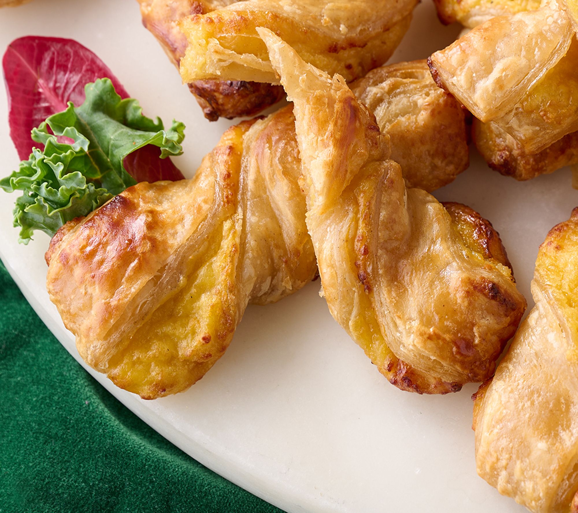 SH12/7 Authentic Gourmet (18) French Gouda Cheese Twists