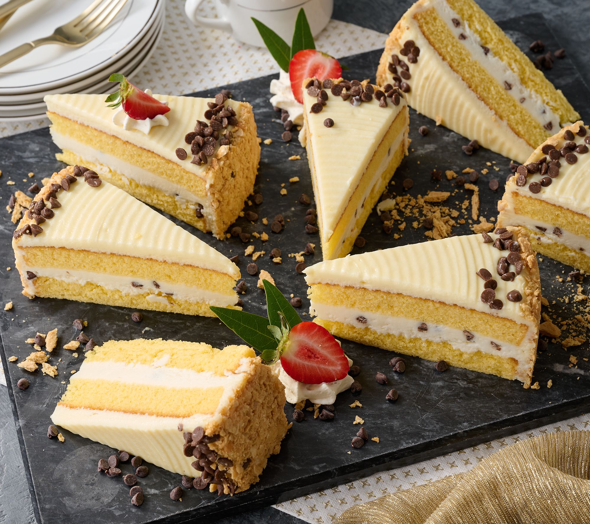 SH12/1 Rachelli 4.5 lb Pre-Sliced 10" Cannoli Cake