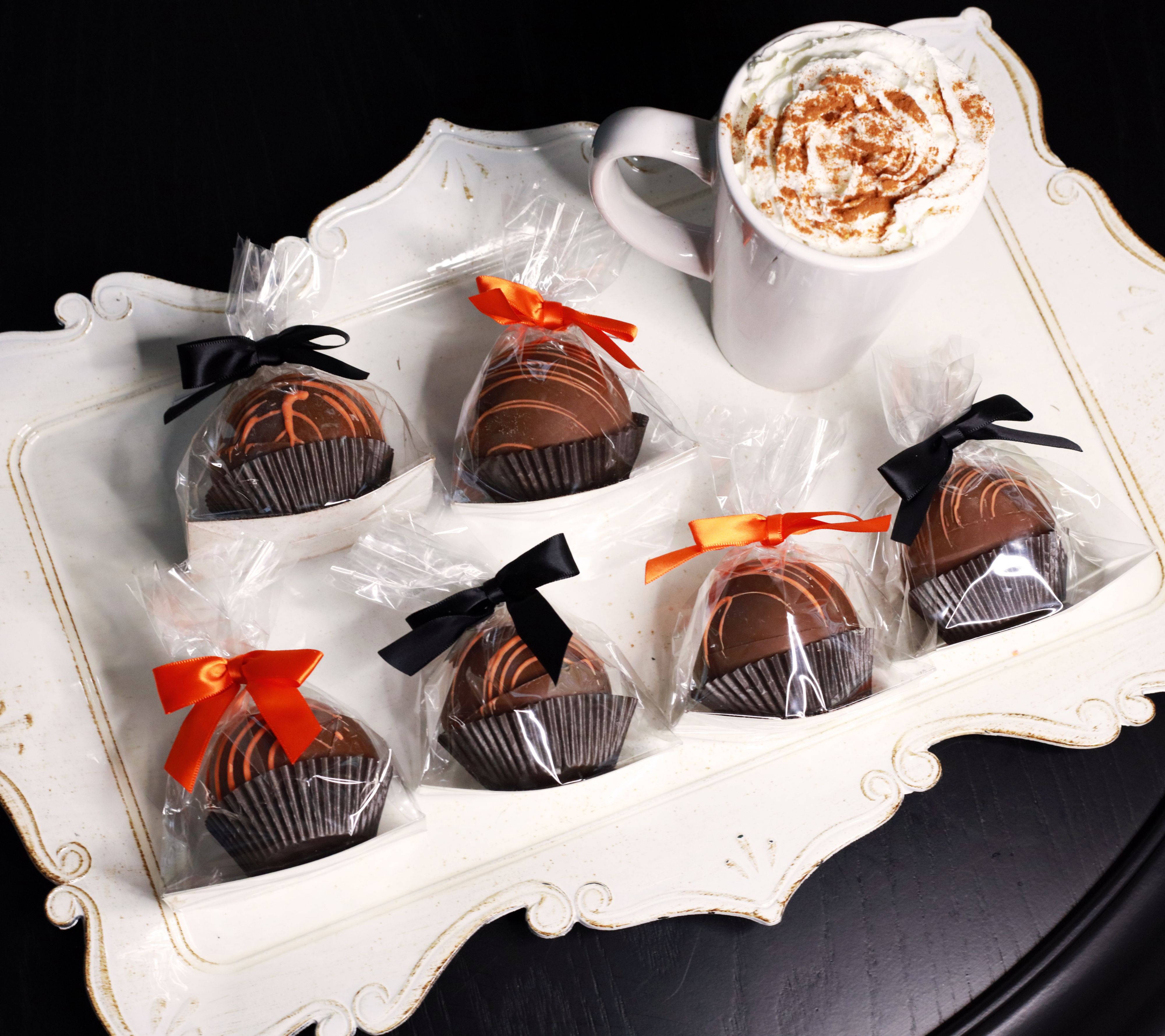  Chocolate Works (6) 1.6oz. Pumpkin Spice Hot Chocolate Bombs - M76709