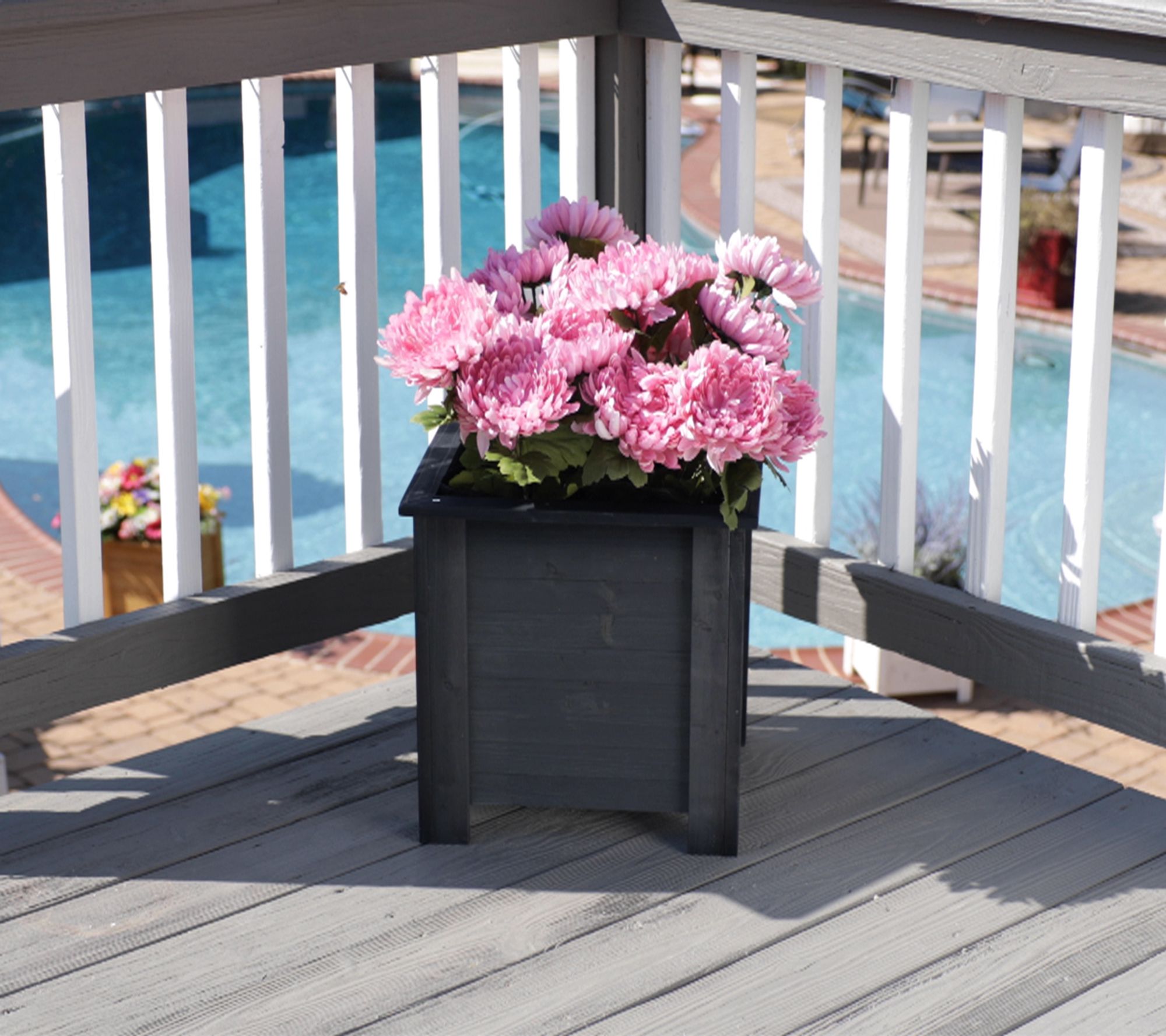 Vegtrug Classic Square Cedar Wood Planter with Liner