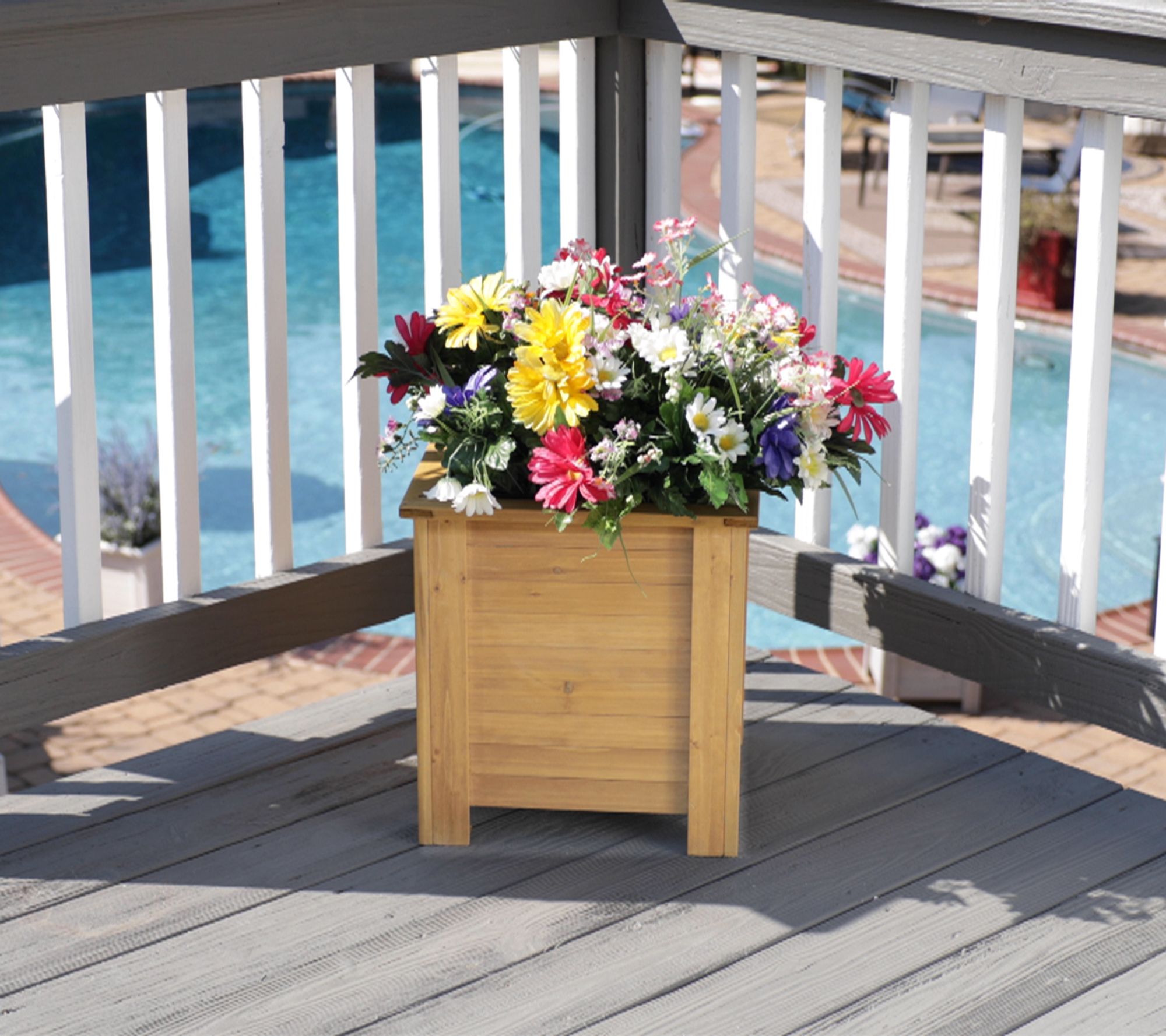 Vegtrug Classic Square Cedar Wood Planter with Liner