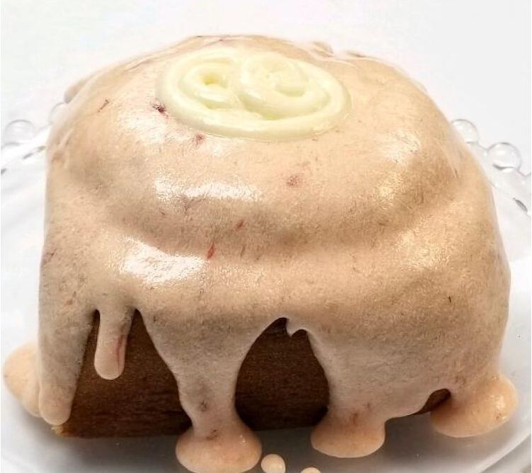 CinnaMom Bakery (6) Jumbo 12 oz. Strawberries 'Cream Rolls