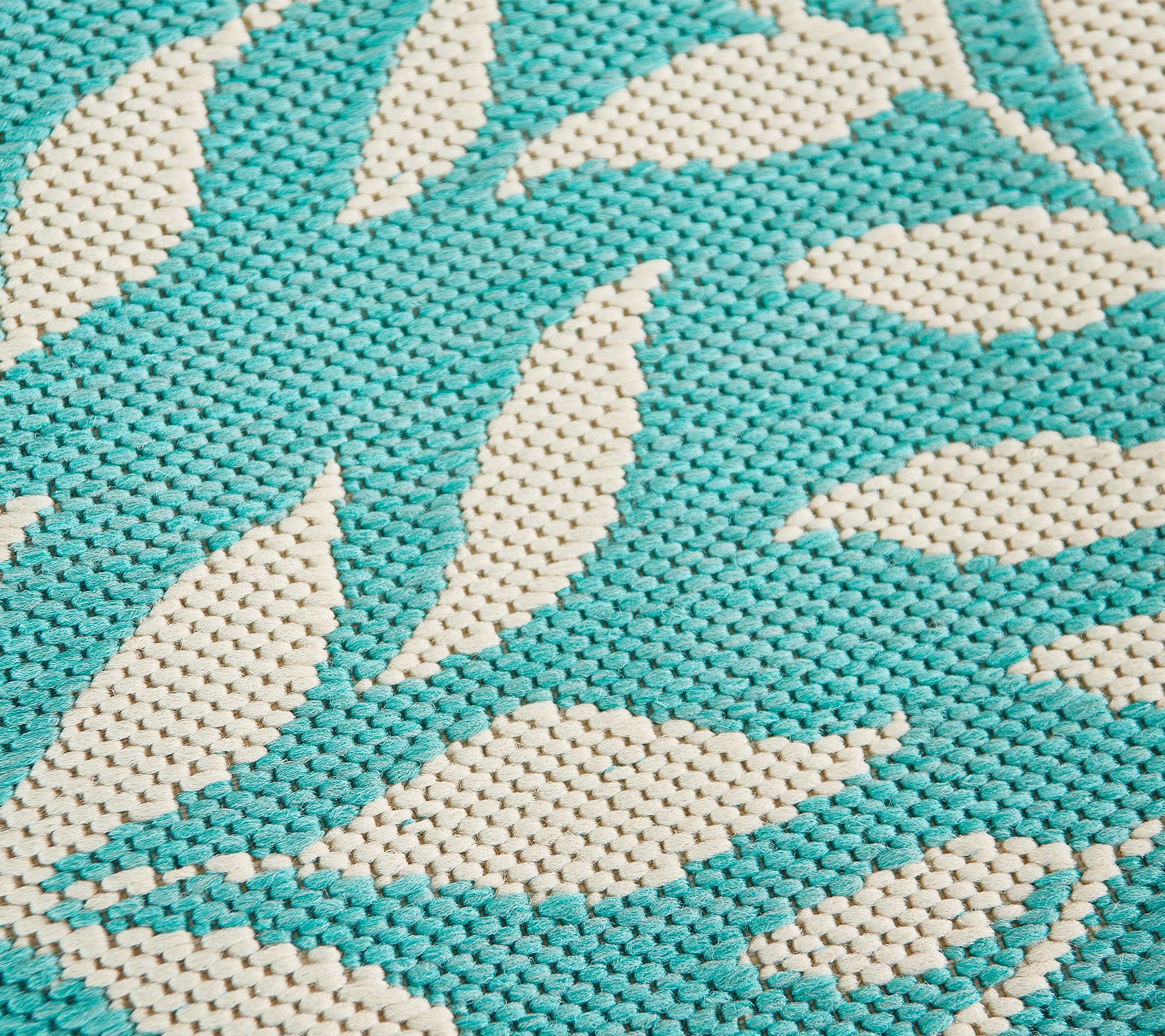 Veranda Living 5' x 7' Allover Leaf In/Outdoor Reversible Rug