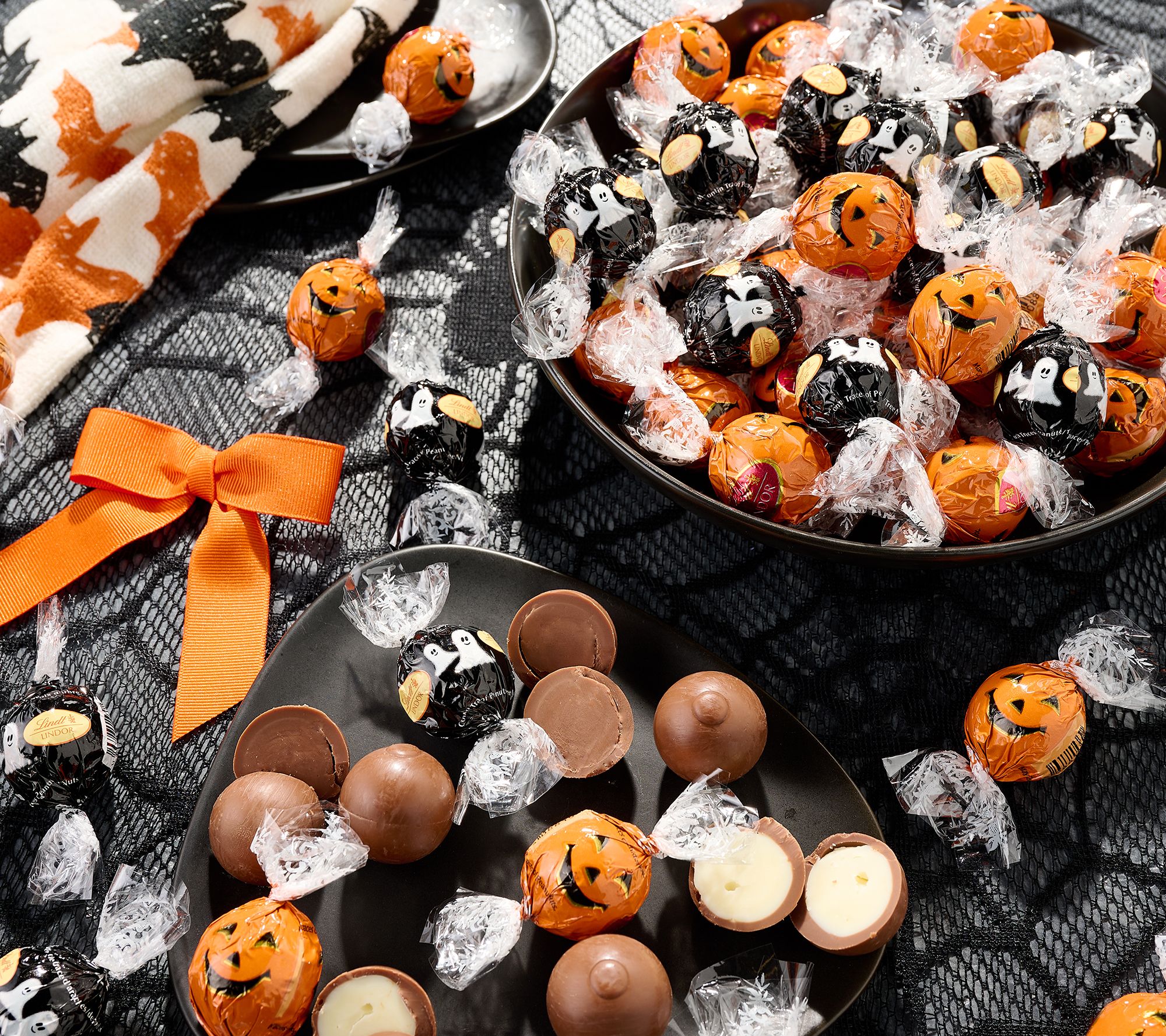 SH10/5 Lindt Lindor 75ct Halloween Truffle Assortment