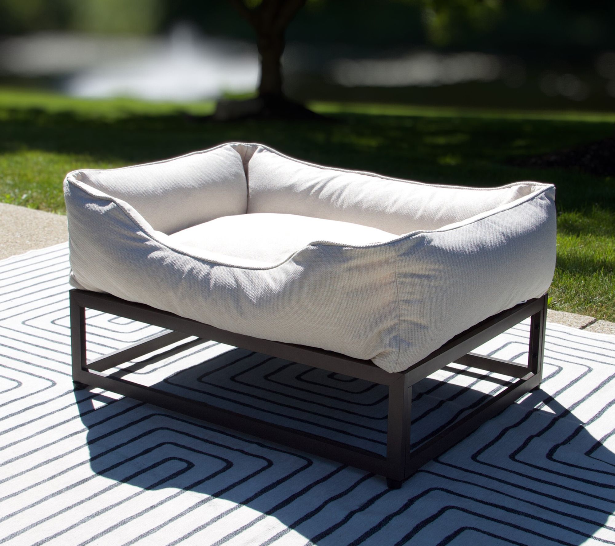 Fuzi Pets Eleva ted Dog Bed in Performance Fab ric-Extra Large