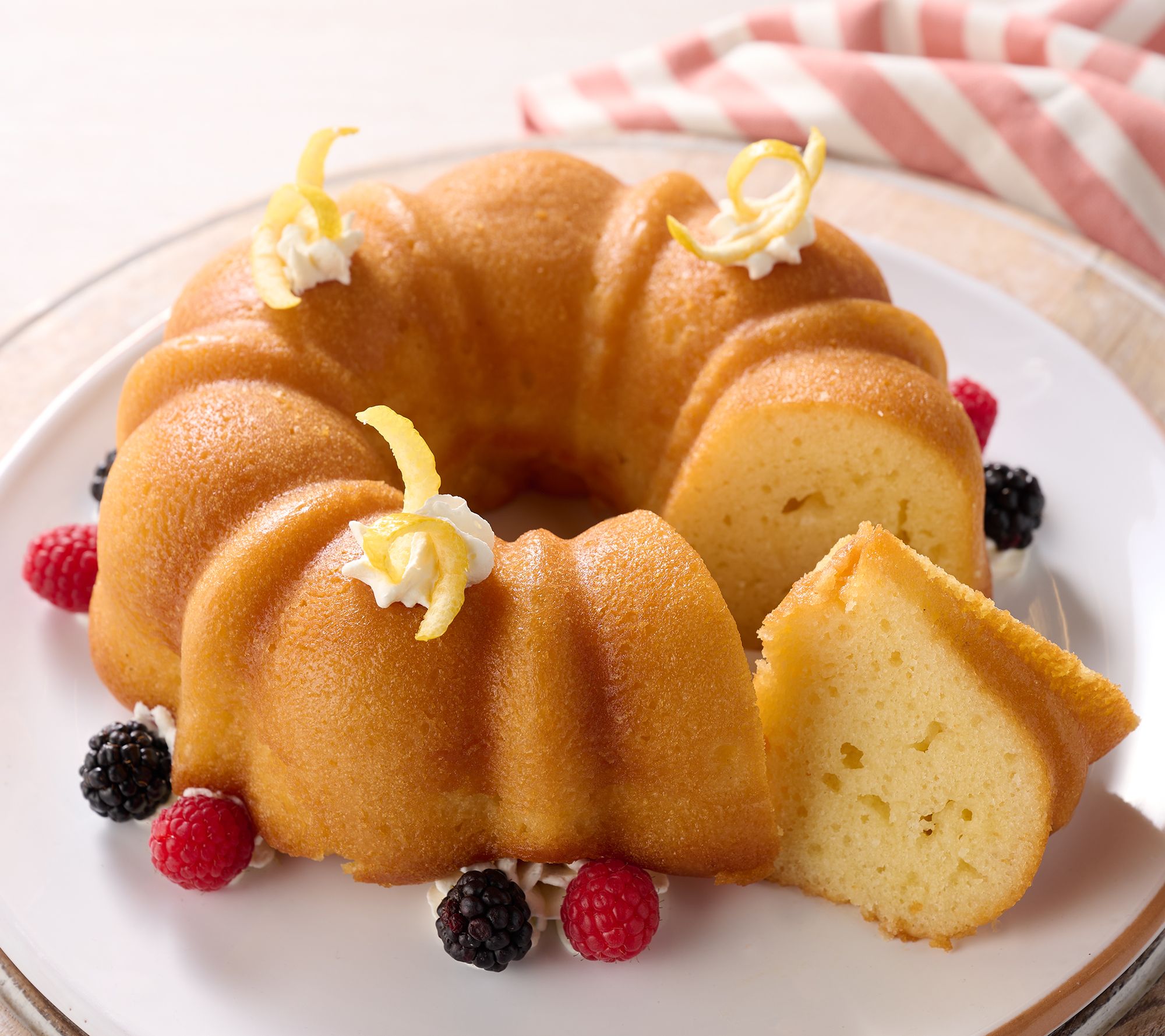 Dockside Market 24oz Large Tropical Bundt Cake