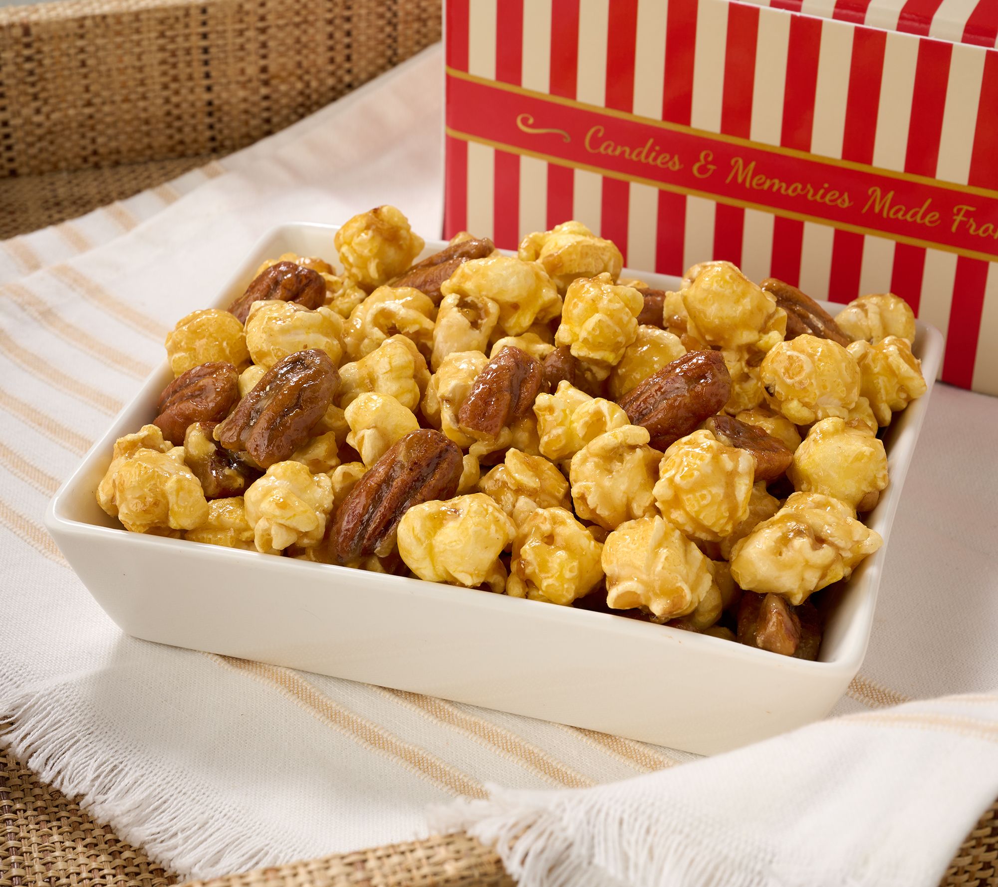Savannah's Candy Kitchen (1) Pound Pecan Caramel Corn