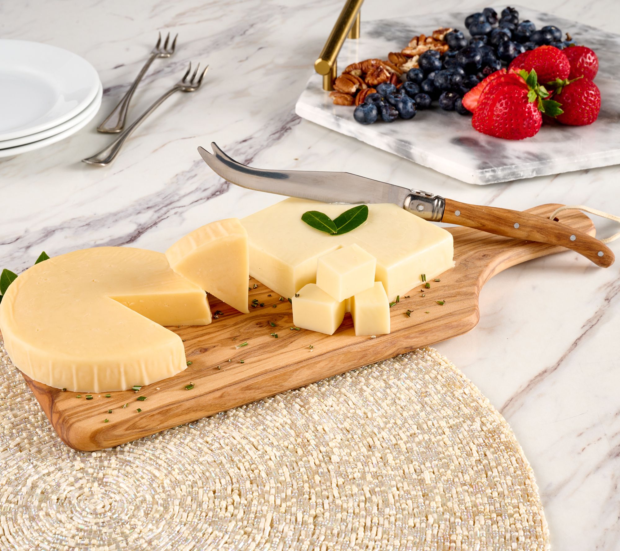 Sergio's Olive Wood Board Gift Set w/ Knife & (2) Cheeses