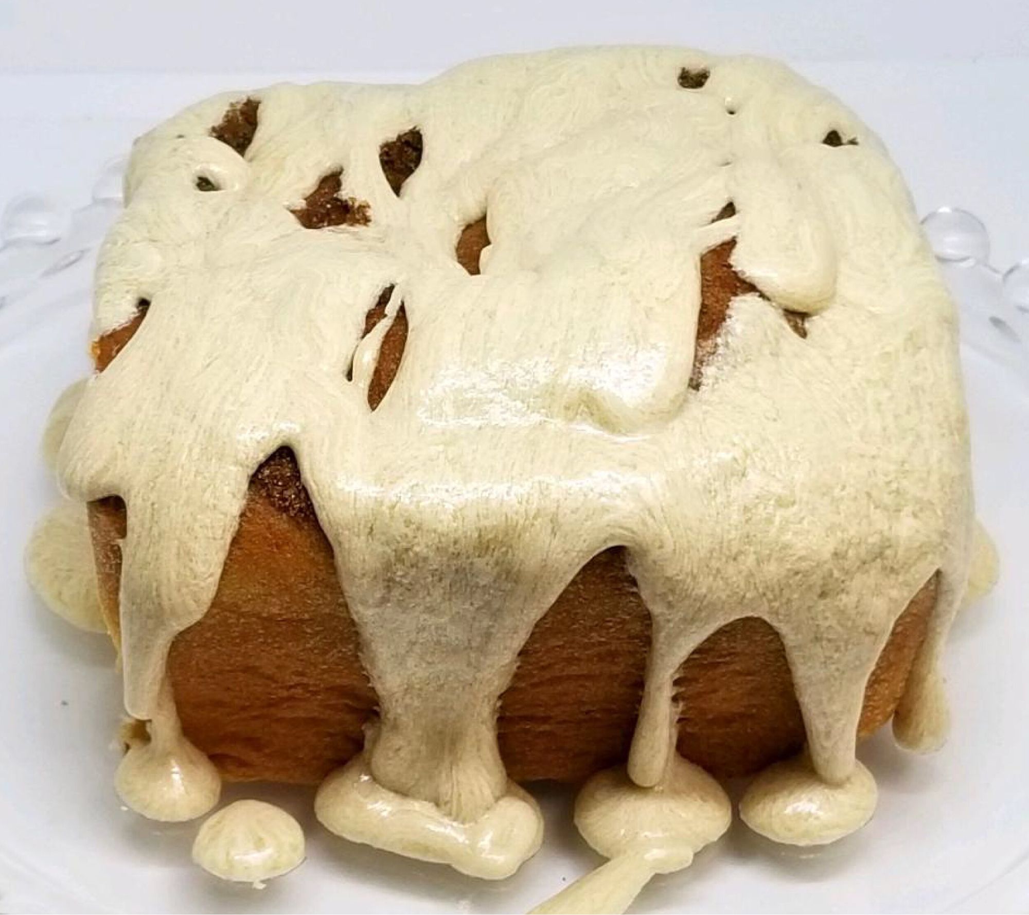 CinnaMom Bakery (12) Individual 6 oz. Maple But tercream Rolls