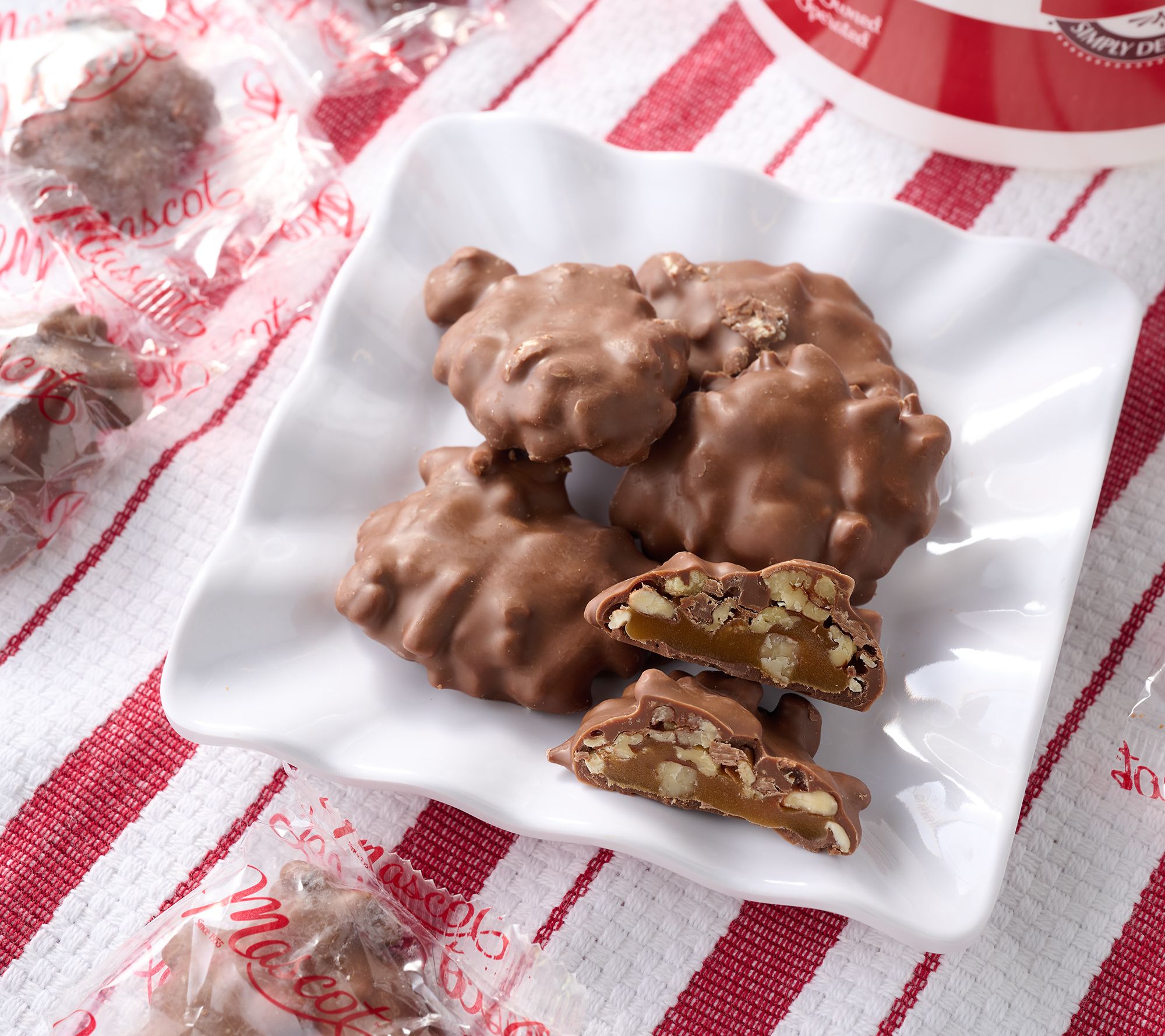 Mascot 1.5lb Chocolate Pecan Clusters in Tub