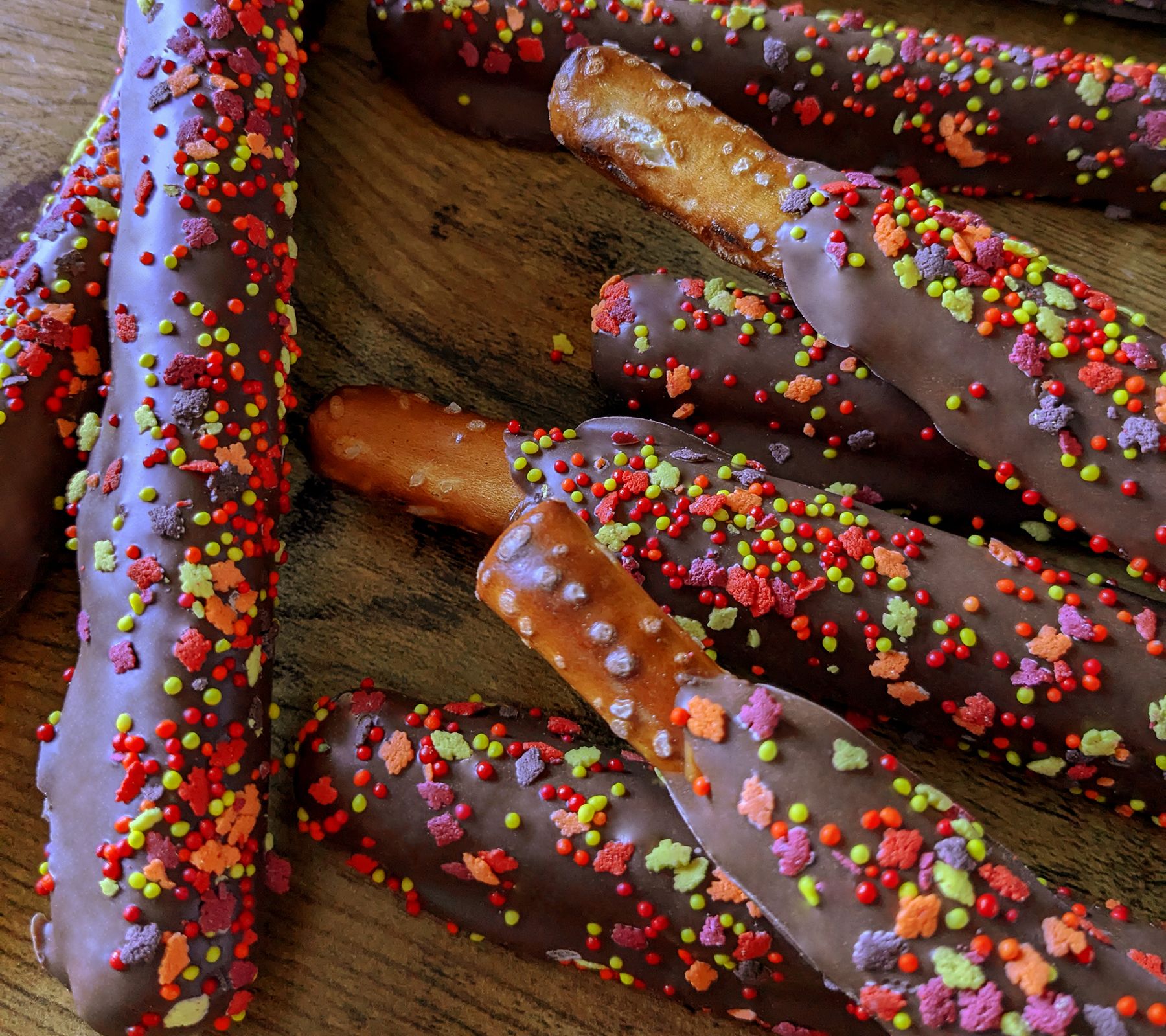 SH9/29 Mrs. Prindables 18pc Fall Chocolate & Caramel Pretzels