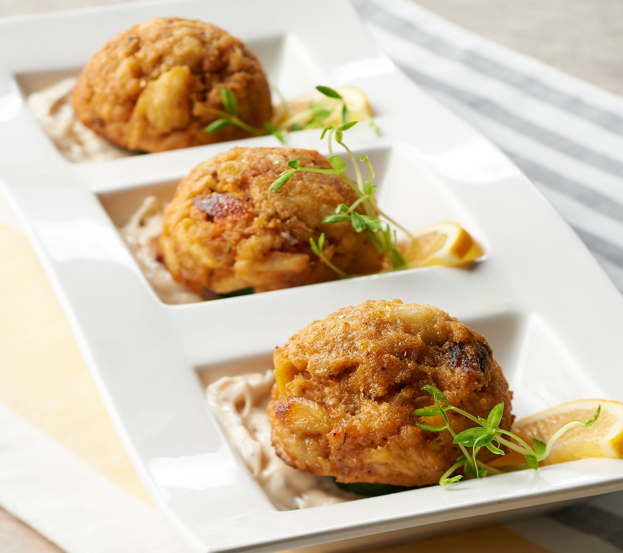Graham & Rollins (16) 4 oz. Select Crab Cakes
