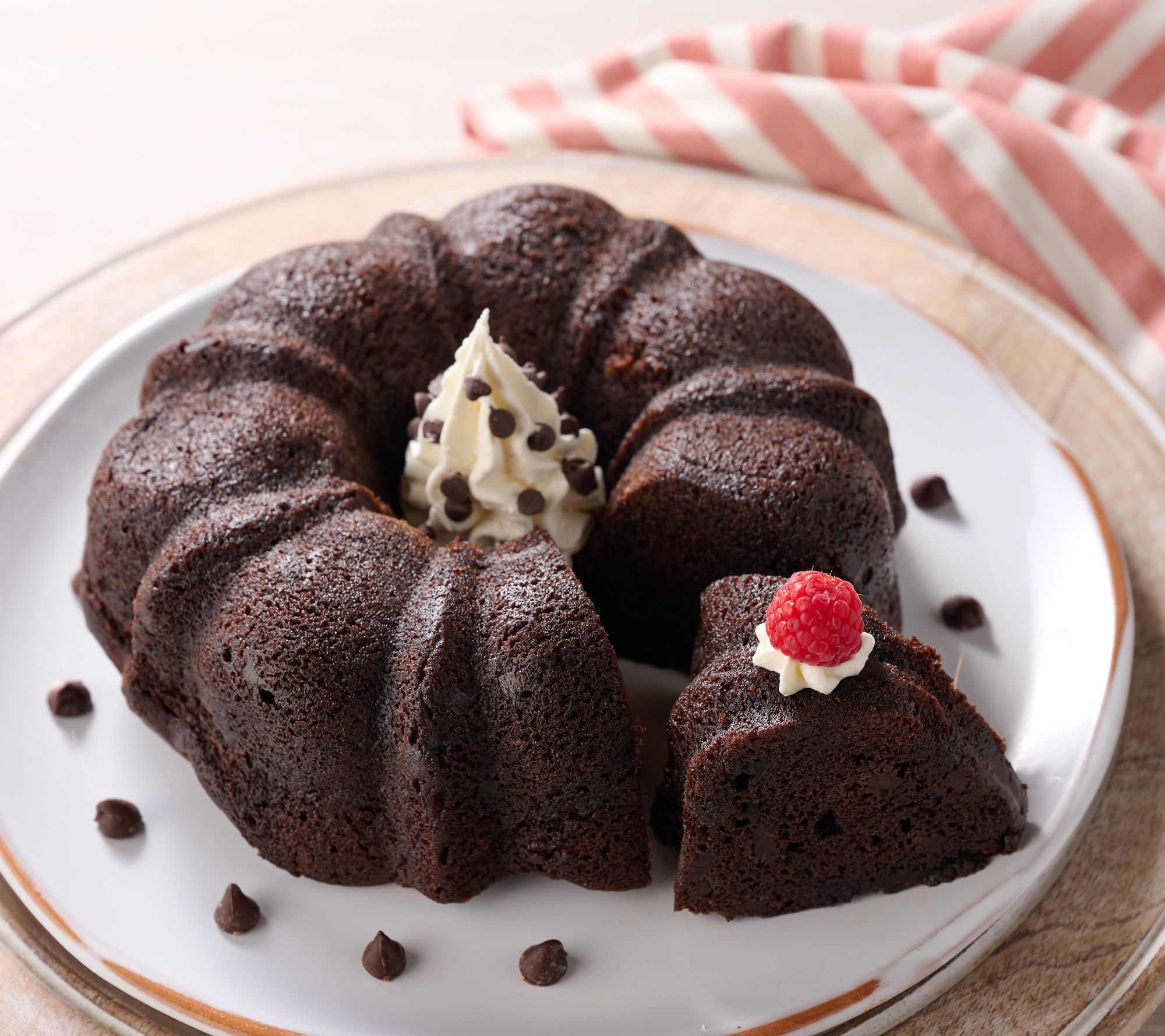 SH11/9 Dockside Market 24oz Large Tropical Bundt Cake