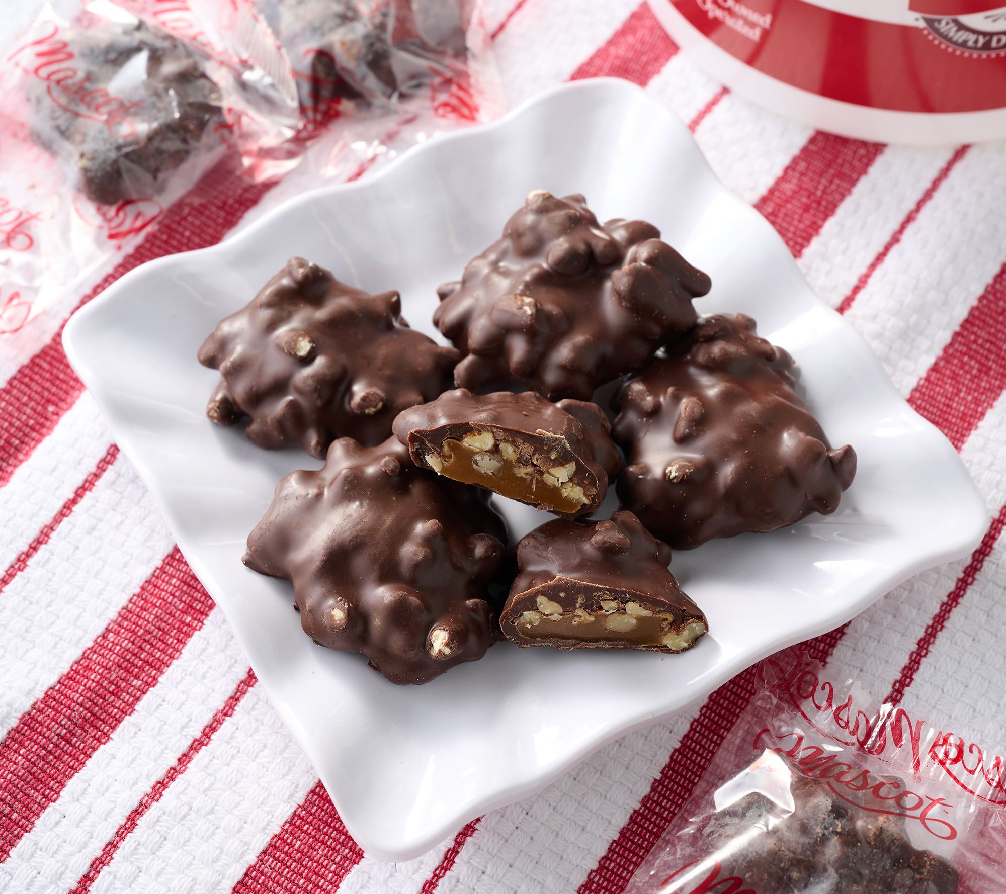 Mascot Pecan 1.25lb Chocolate Pecan Clusters in Tub