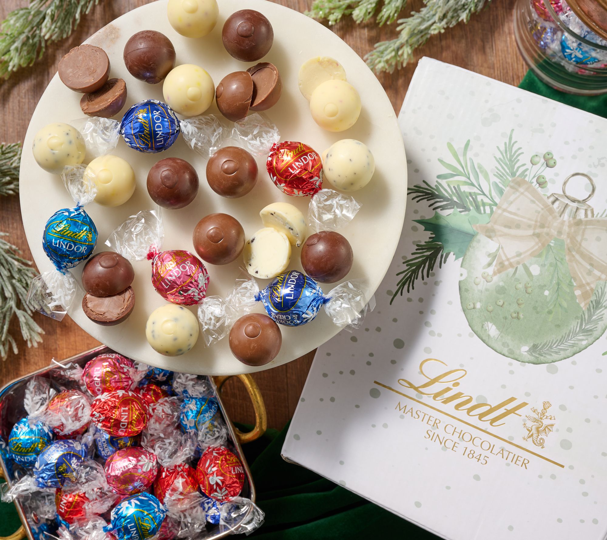 SH12/15 Lindt LINDOR 125pc Assorted Truffles with Holiday Box