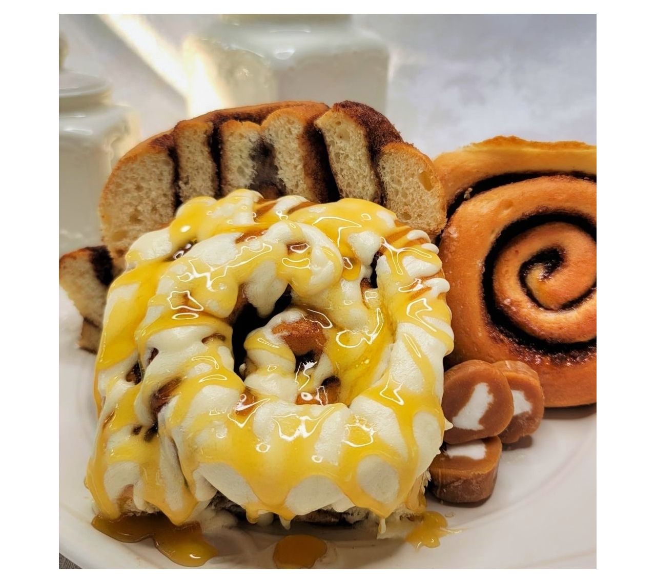 CinnaMom Bakery (12) Individual Caramel Cream Cinnamon Rolls