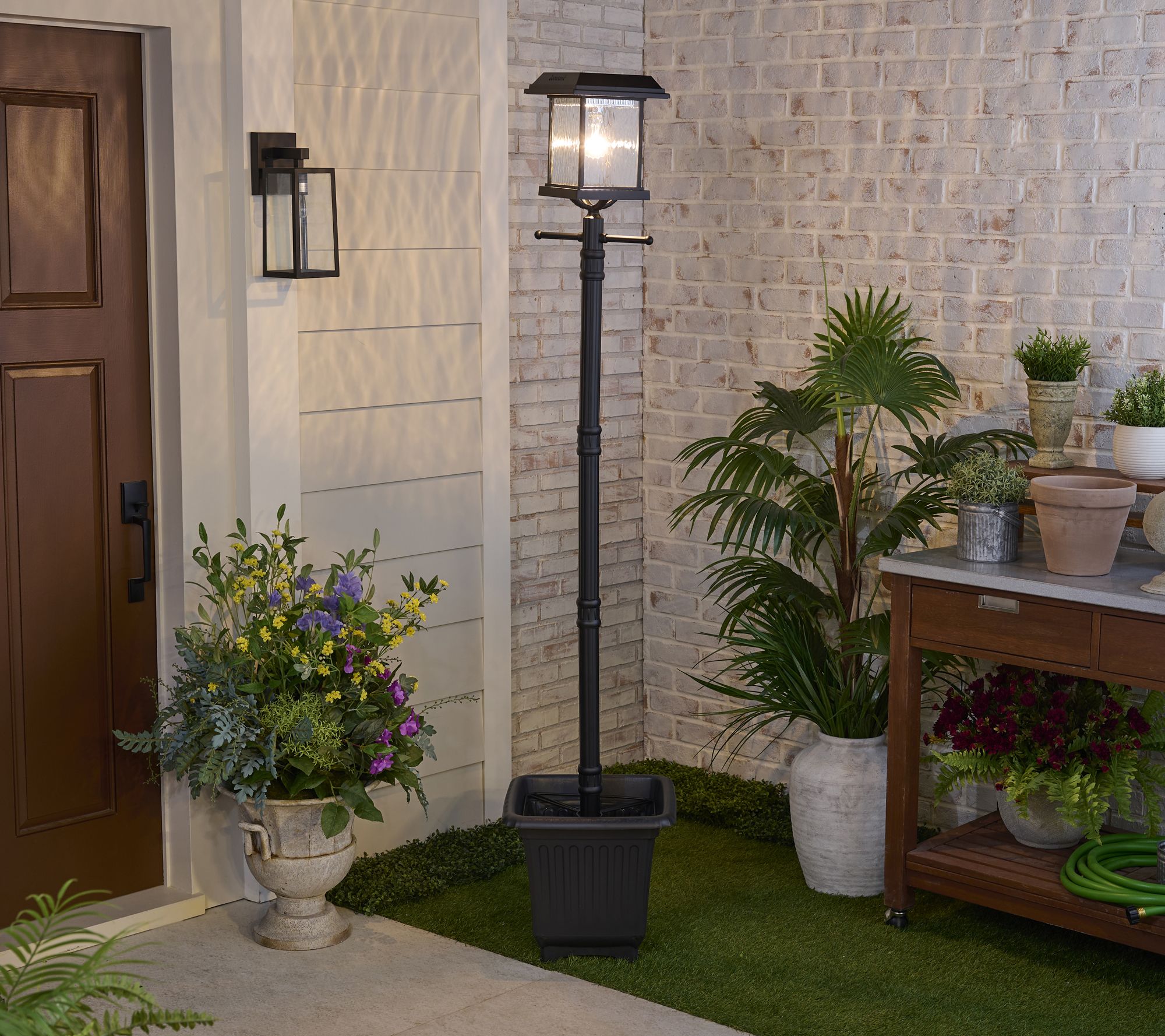 Gama Sonic Aspen Bulb Solar Lamp Post & Planter With EZ Anchor