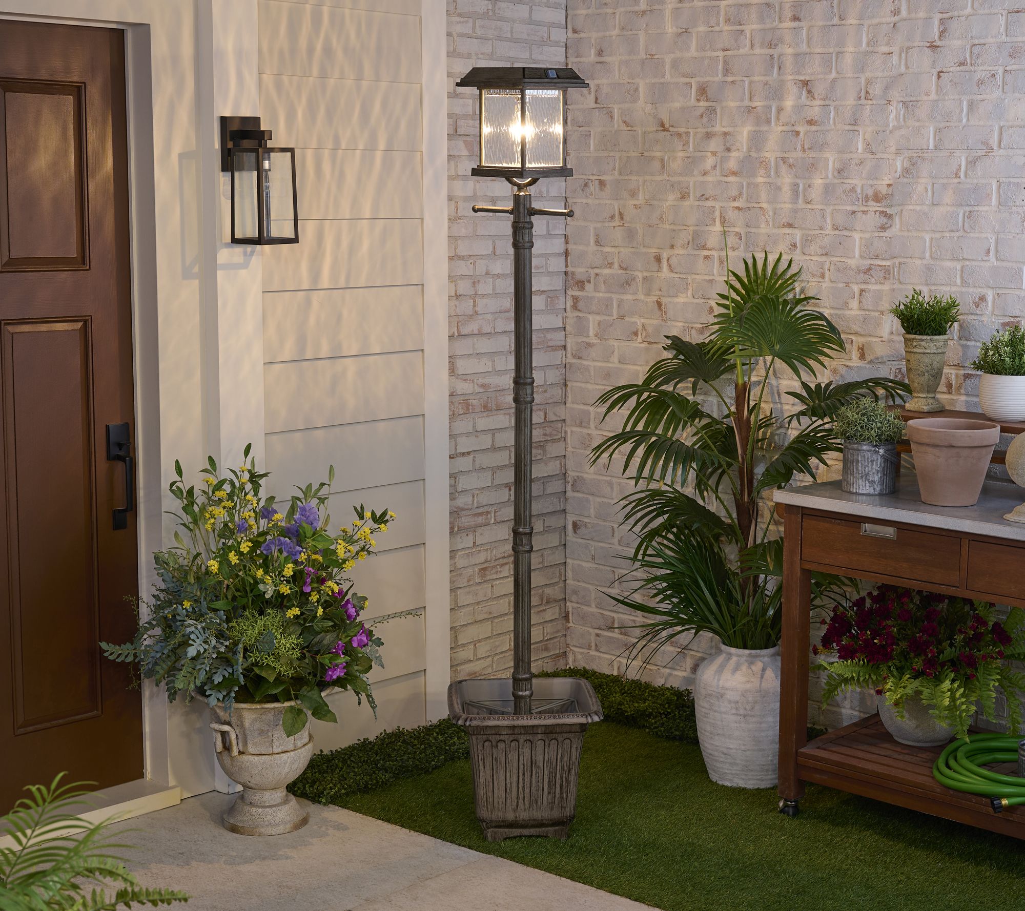 Gama Sonic Aspen Bulb Solar Lamp Post & Planter With EZ Anchor