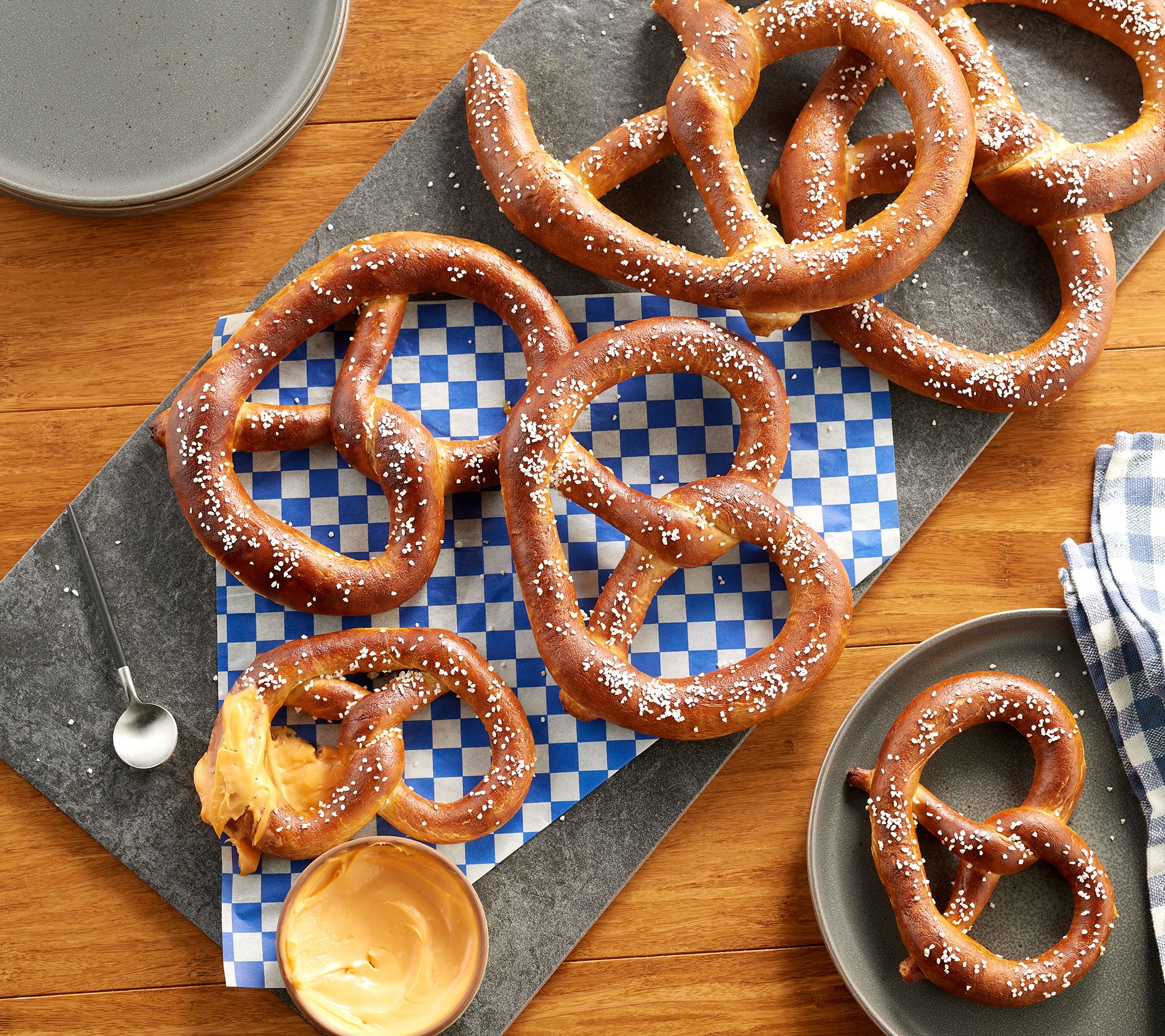 The Pretzel Co. 12ct Twisted Soft Baked Pretzels & Choice of Dip