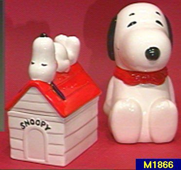 Snoopy on doghouse Candy Container - Shop