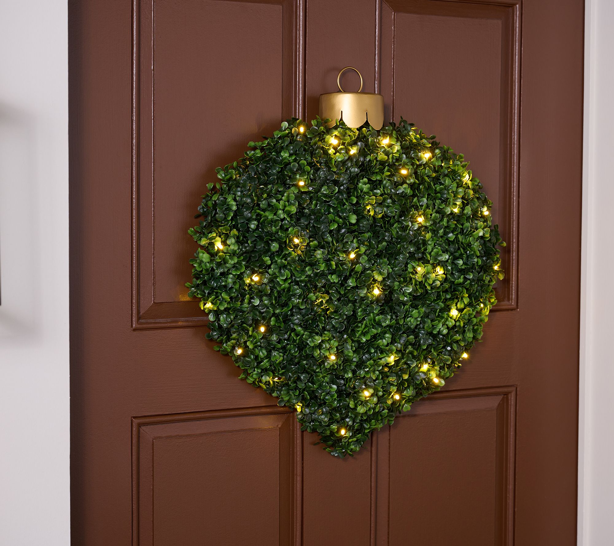 "As Is" Girl Next Door Illuminated Faux Boxwood Holiday Wreath