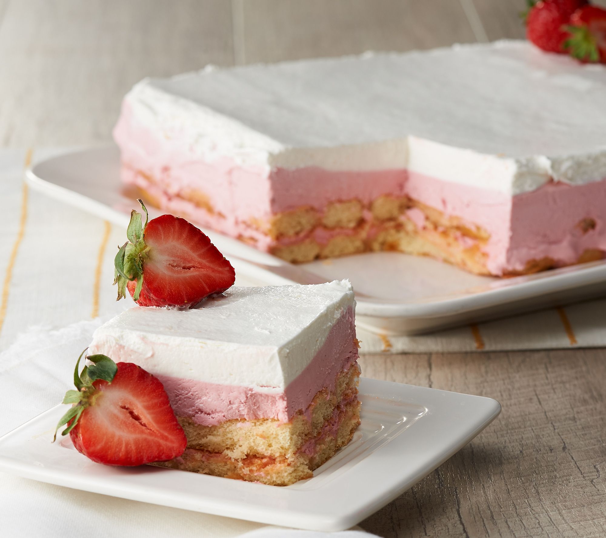 Delizioso Desserts 5lb Strawberry Icebox Cake Tray
