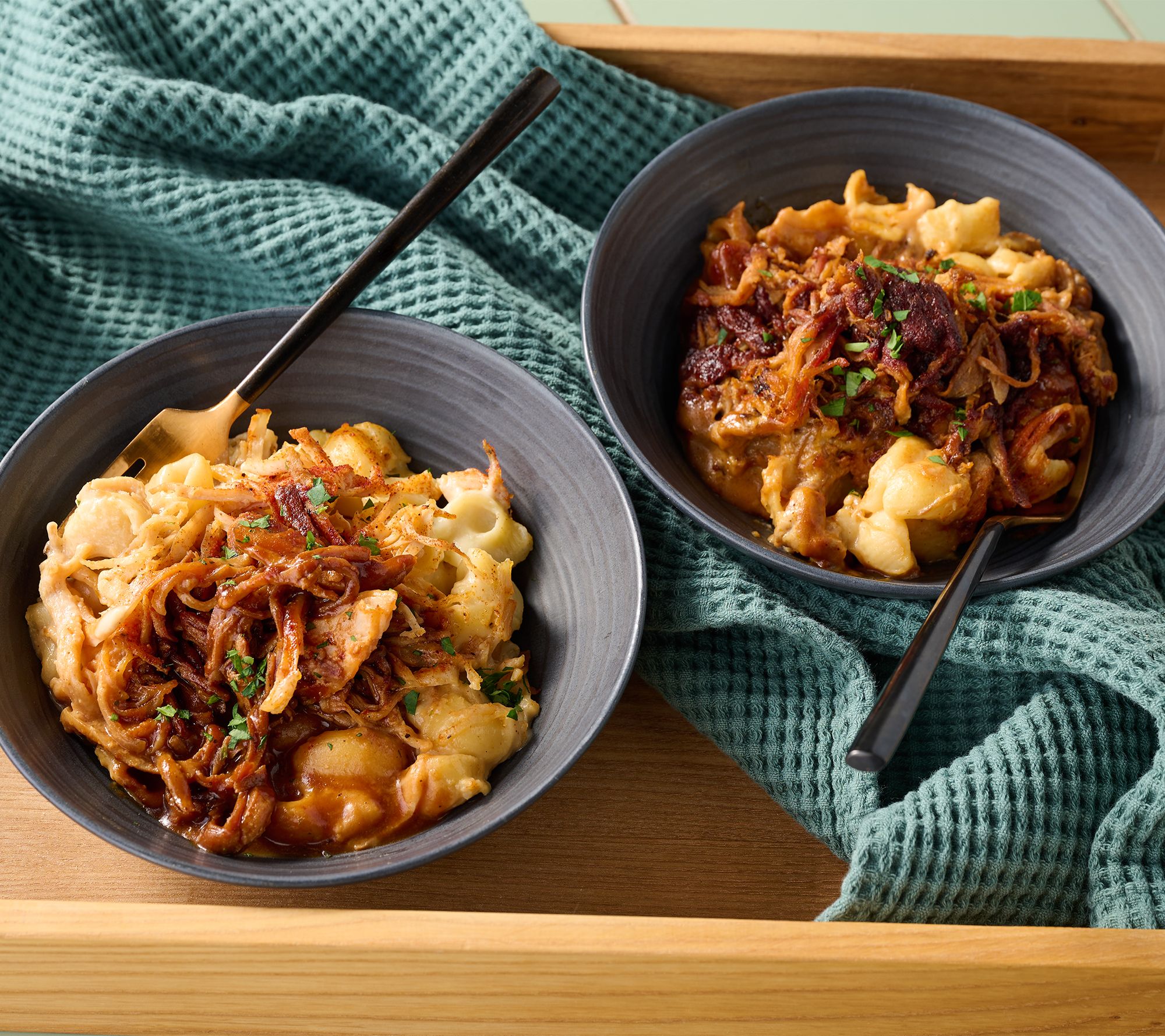 Corky's BBQ (6) 11-oz Pulled Pork or Chicken Mac & Cheese Bowls