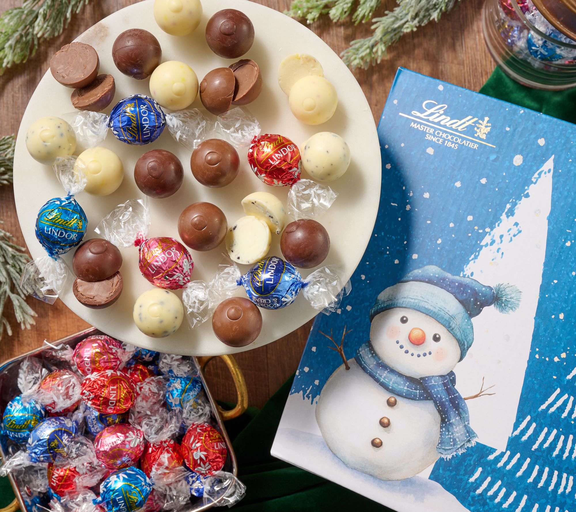 SH11/10 Lindt LINDOR 125pc Assorted Truffles with Holiday Box