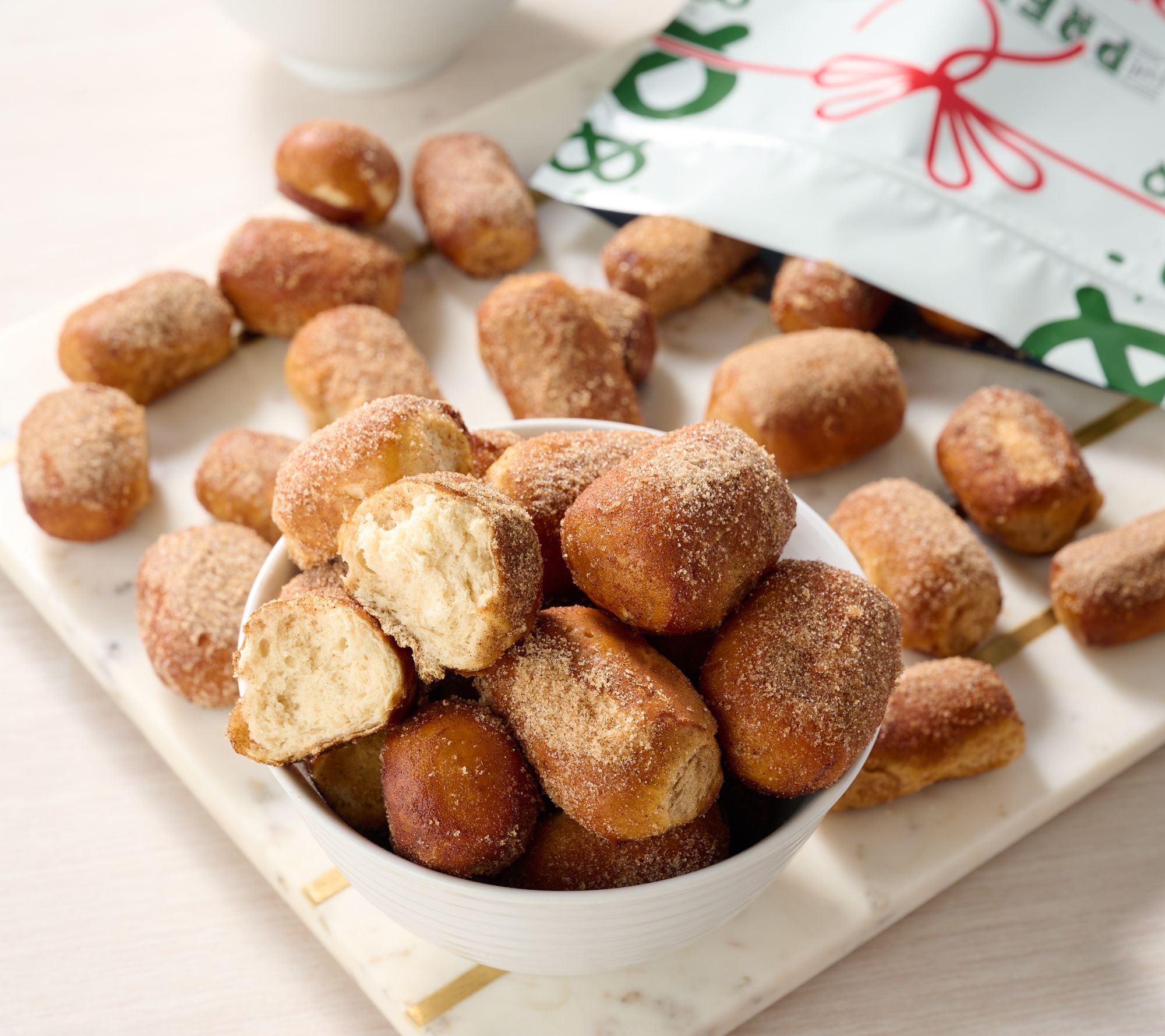 SH 12/7 The Pretzel Co. 40ct Cinnamon Sugar Shaker Pretzel Nuggets