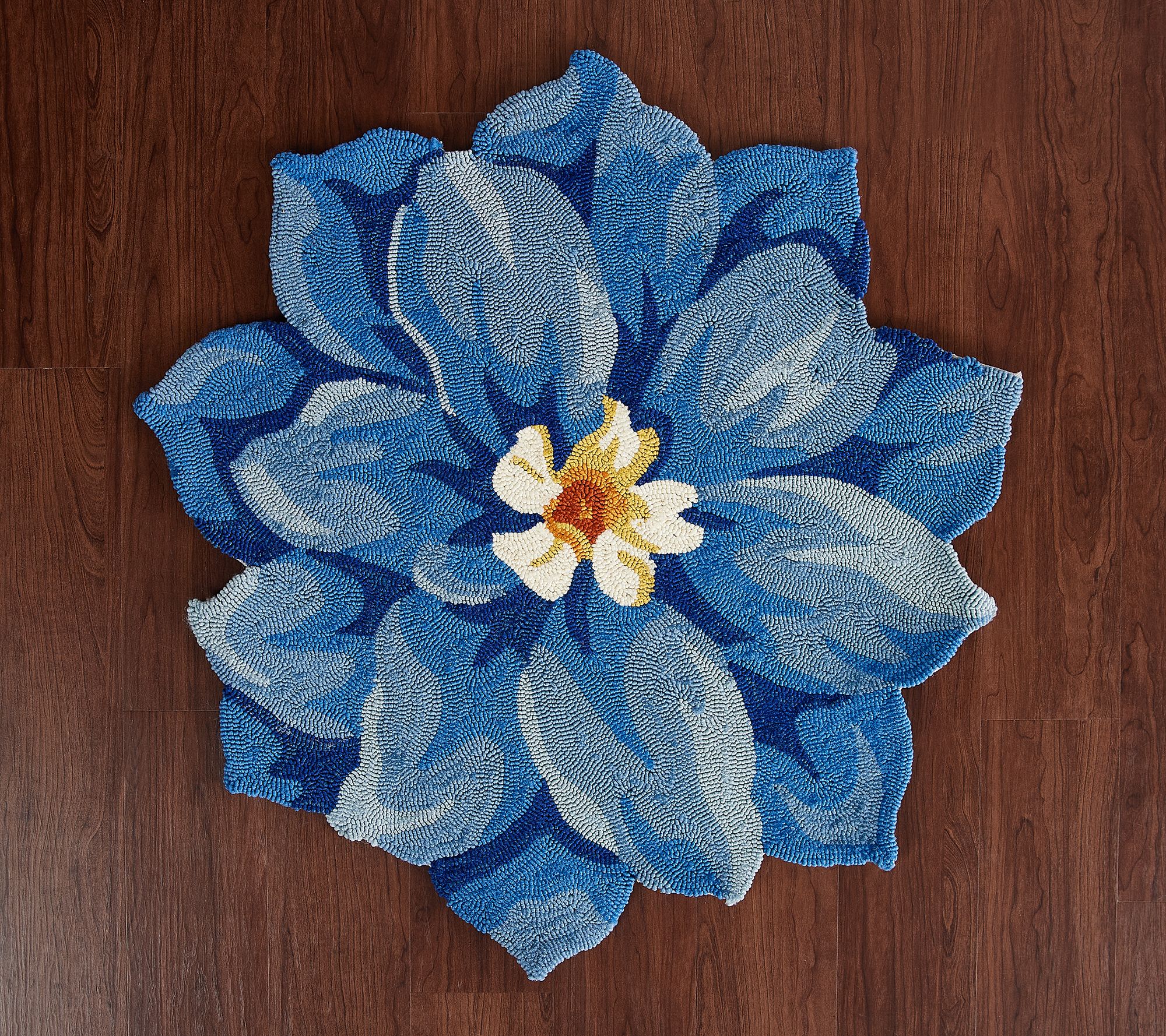 Plow & Hearth Floral Shaped Throw Rug 