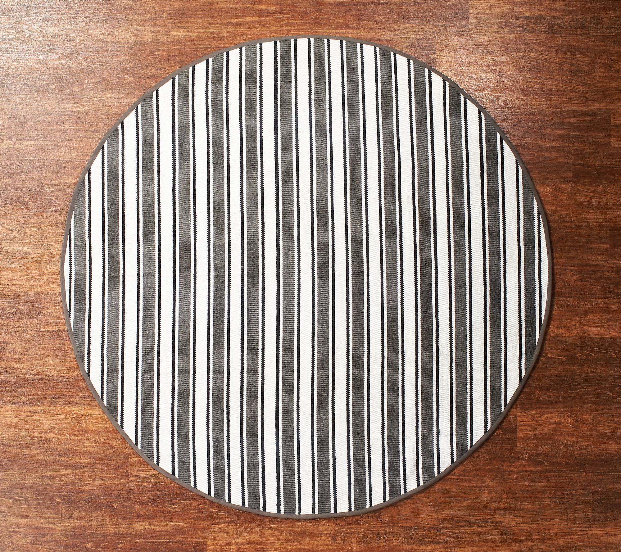 Barbara King Indoor/Outdoor 77" Round Striped Throw Rug