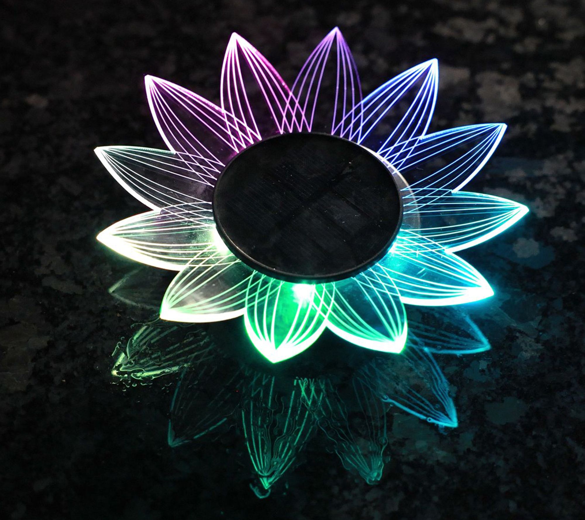 Sunsiest 40 ソーラーパワー3点セット Jennings Set of 3 XL Acrylic Flower Solar Lights - QVC.com