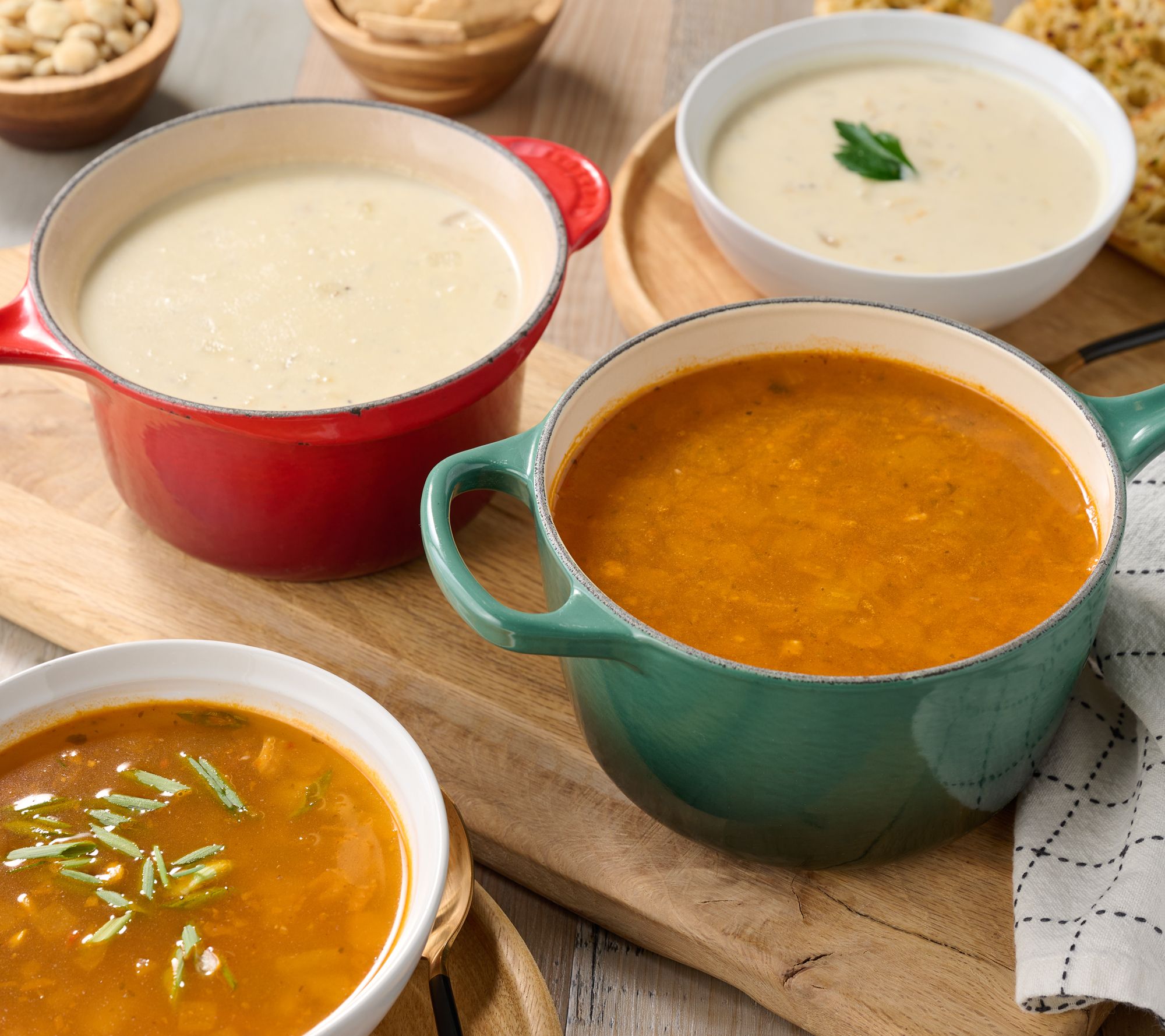 Roger's Fish Co (4) 18-oz New England or Manhattan Clam Chowder