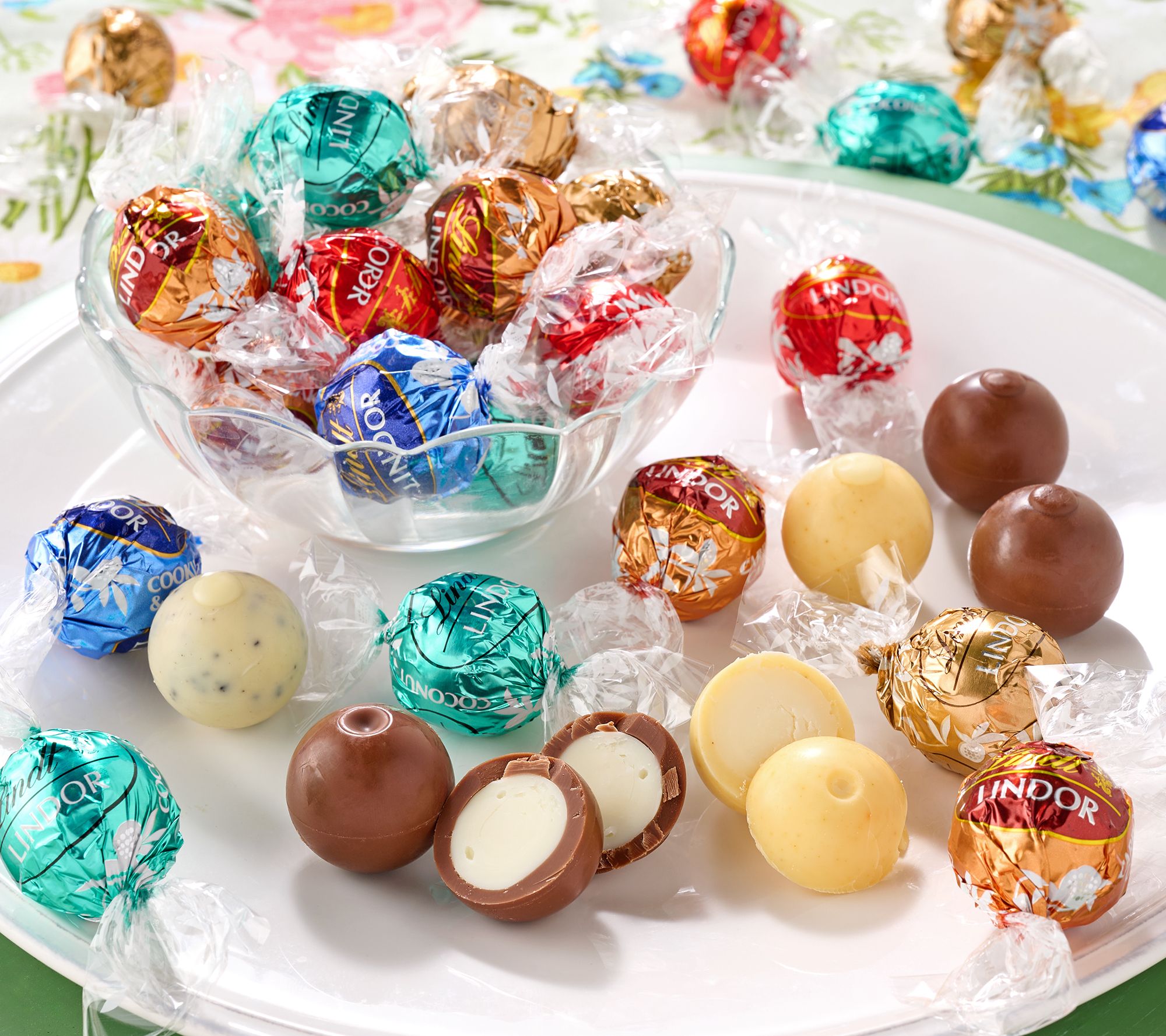 Lindt 100pc Spring LINDOR Truffles in (2) Bags