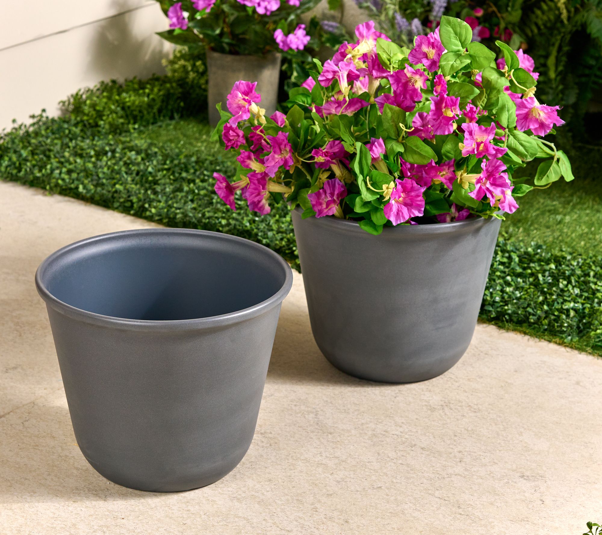 ATLeisure Set of 2 14" Diameter ILLUSION Resin Planters