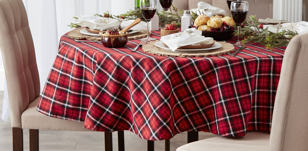 The Magic of Christmas Table Decorations