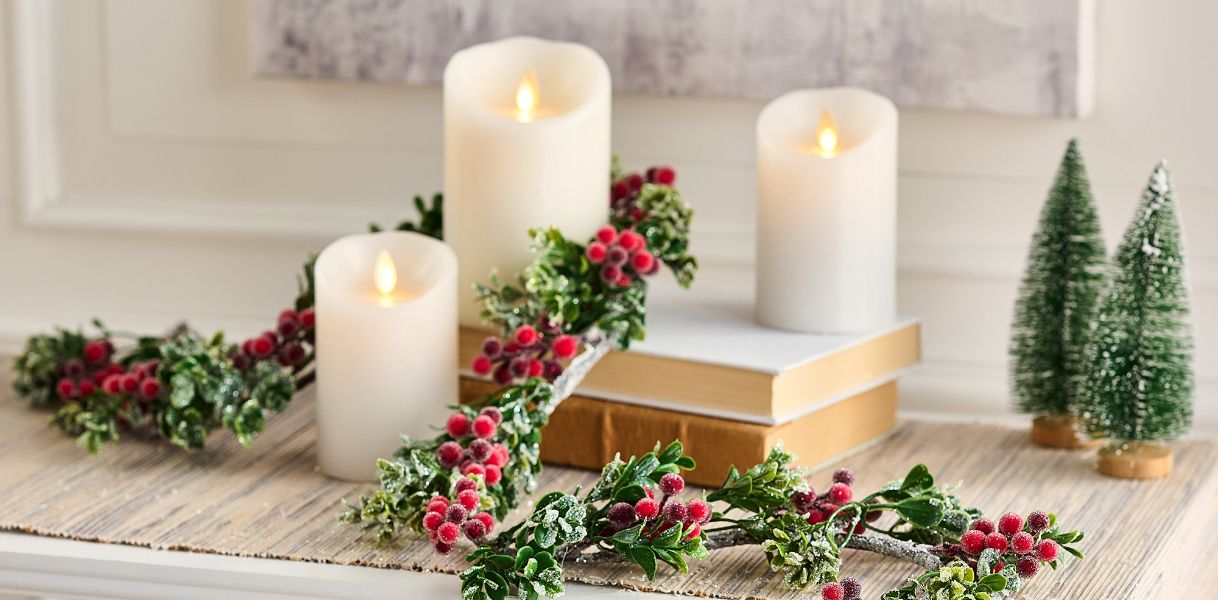 Center of Attraction: Christmas Table Centerpiece Ideas