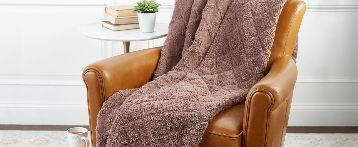  Barefoot Dreams CozyChic Lite Throw, Pearl : Home & Kitchen