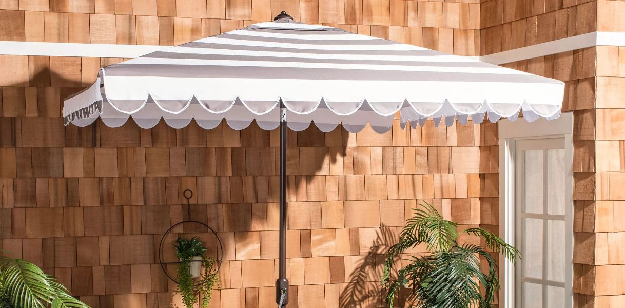 Vienna 7.5' Square Crank Umbrella by Safavieh