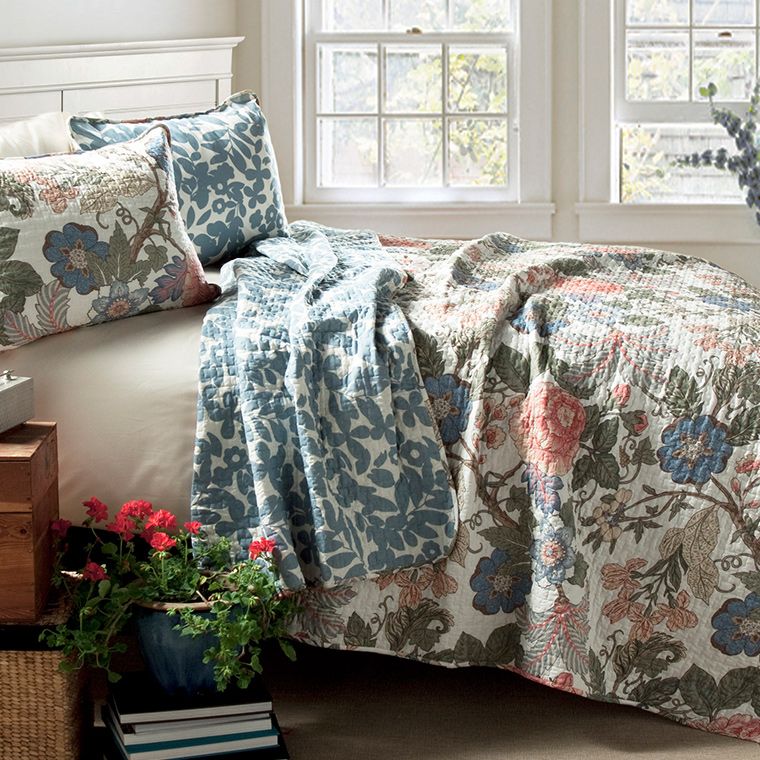  Lush Decor Aprile Soft Reversible Floral Comforter Set