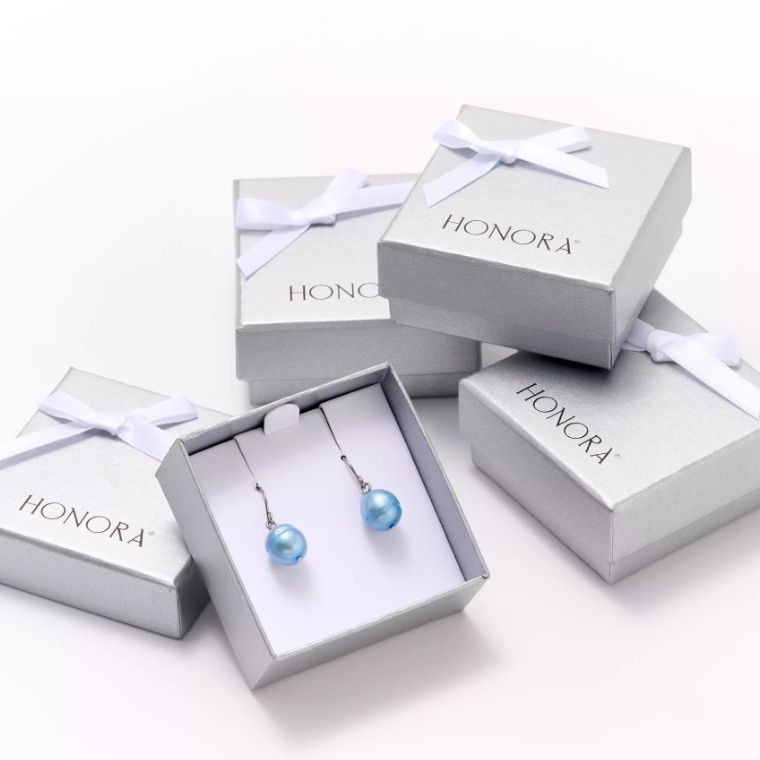 Bow-&-Go Gifts They’ll Love