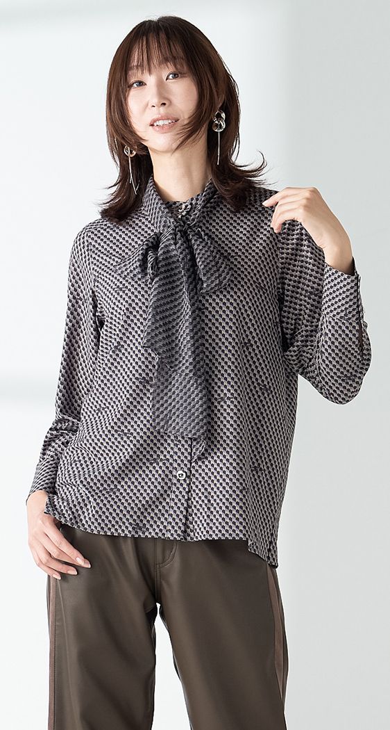 ボウタイブラウス